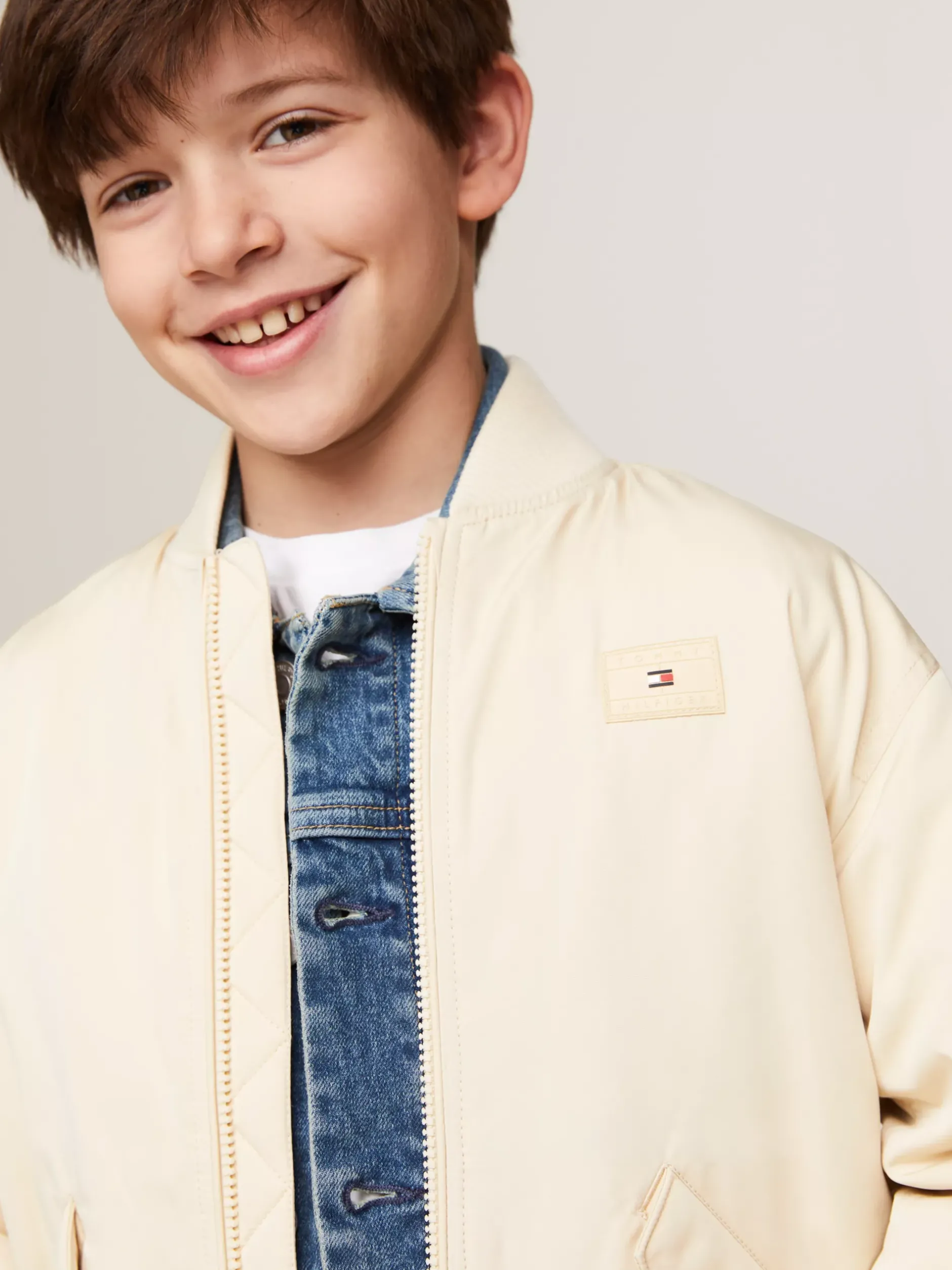 Kurtki*Tommy Hilfiger Ocieplana Kurtka Bomber Z Logo Hilfiger Monotype COUNTRY IVORY