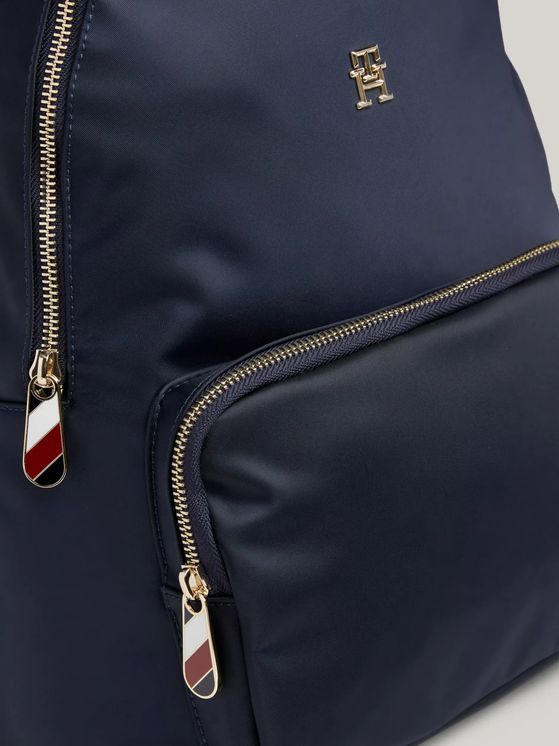 Plecaki*Tommy Hilfiger Plecak TH Emblem Z Plakietką SPACE BLUE