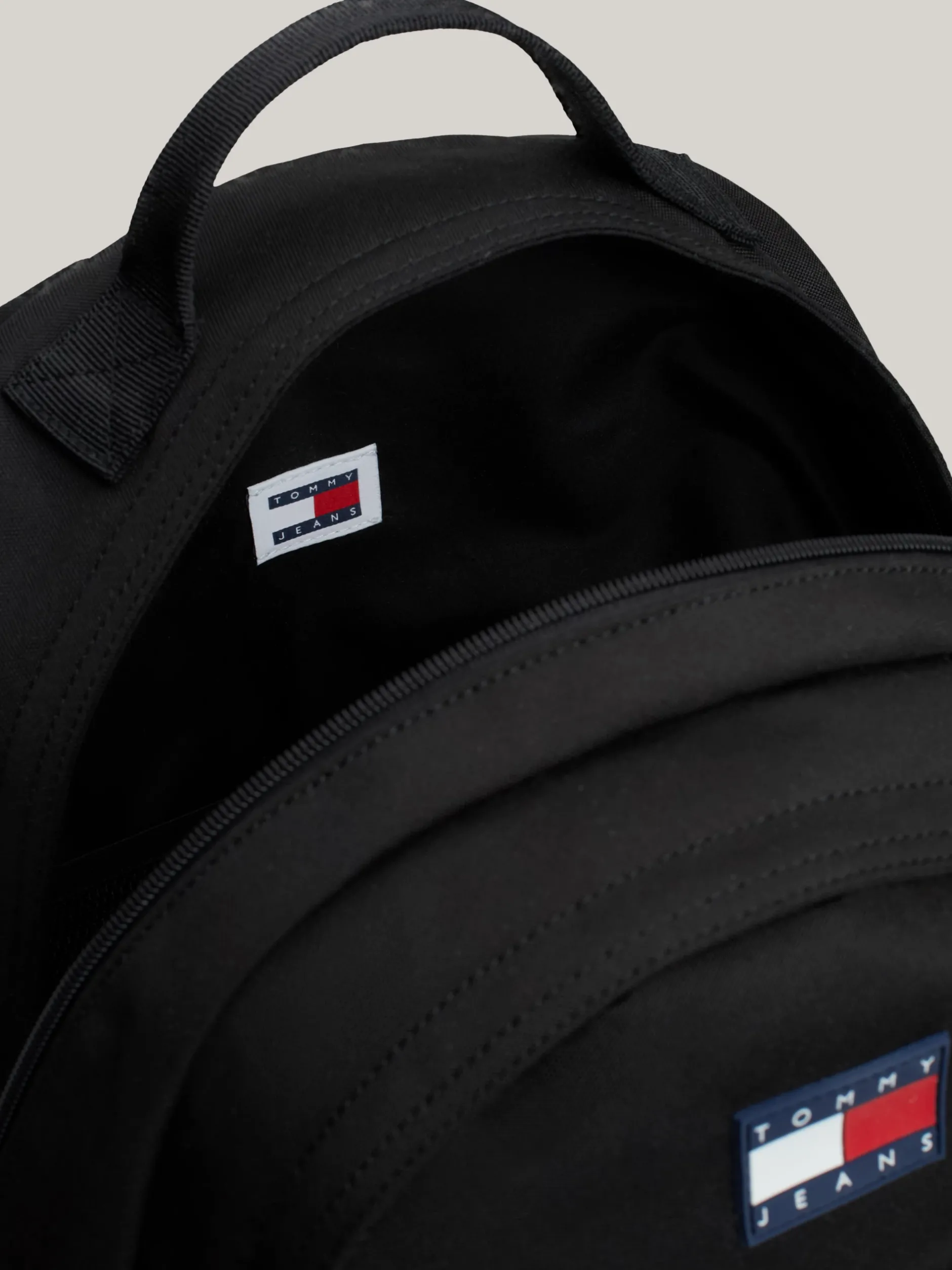 Plecaki*Tommy Hilfiger Plecak W Bloki Kolorów Z Powlekanym Gumą Logo BLACK