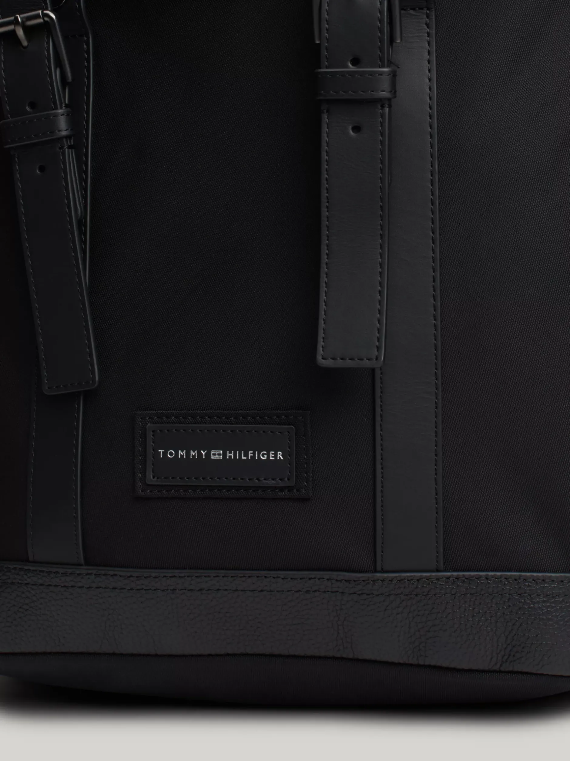 Plecaki*Tommy Hilfiger Plecak Z Klapką Casual O Mieszanej Fakturze BLACK
