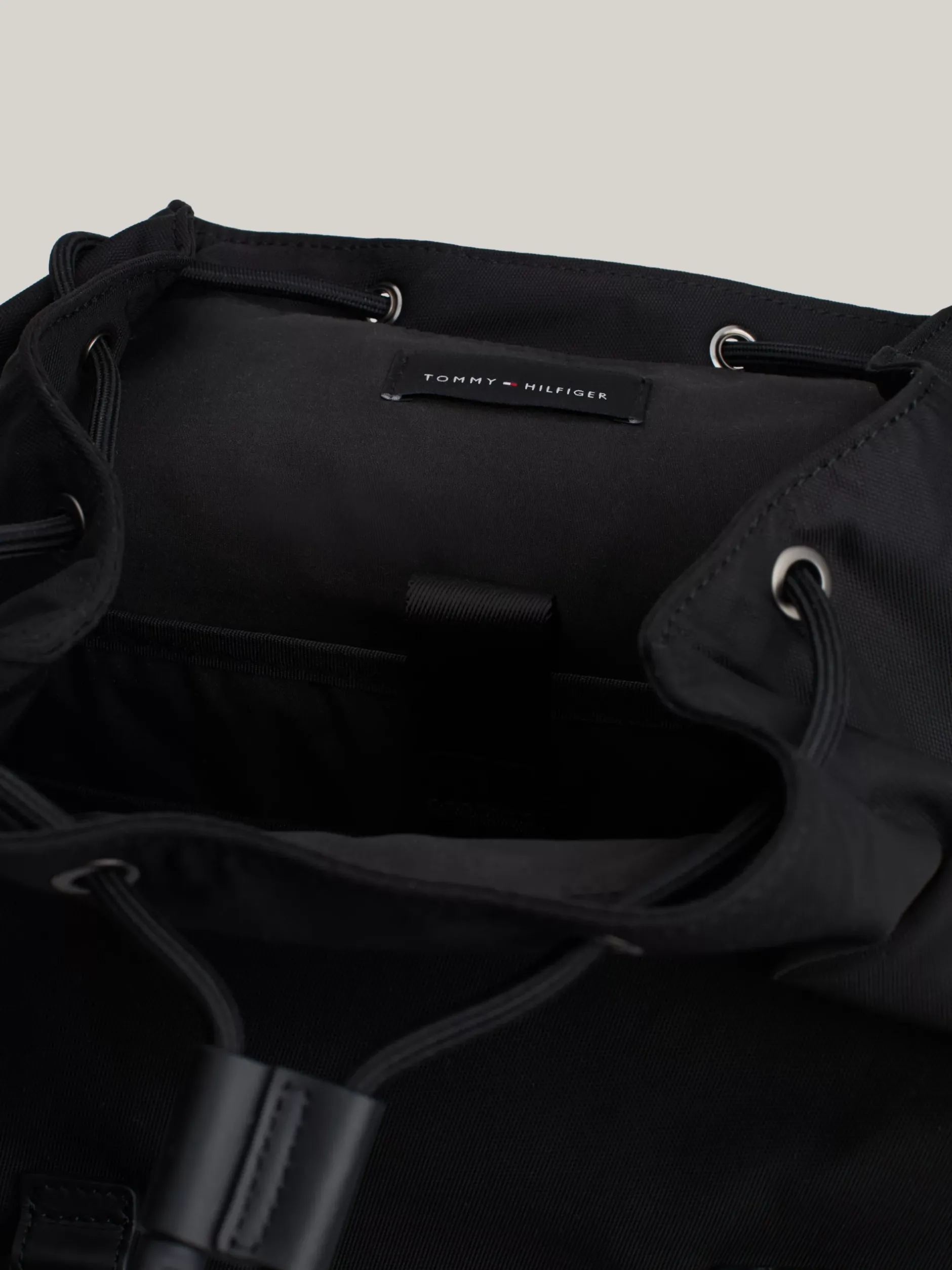 Plecaki*Tommy Hilfiger Plecak Z Klapką Casual O Mieszanej Fakturze BLACK