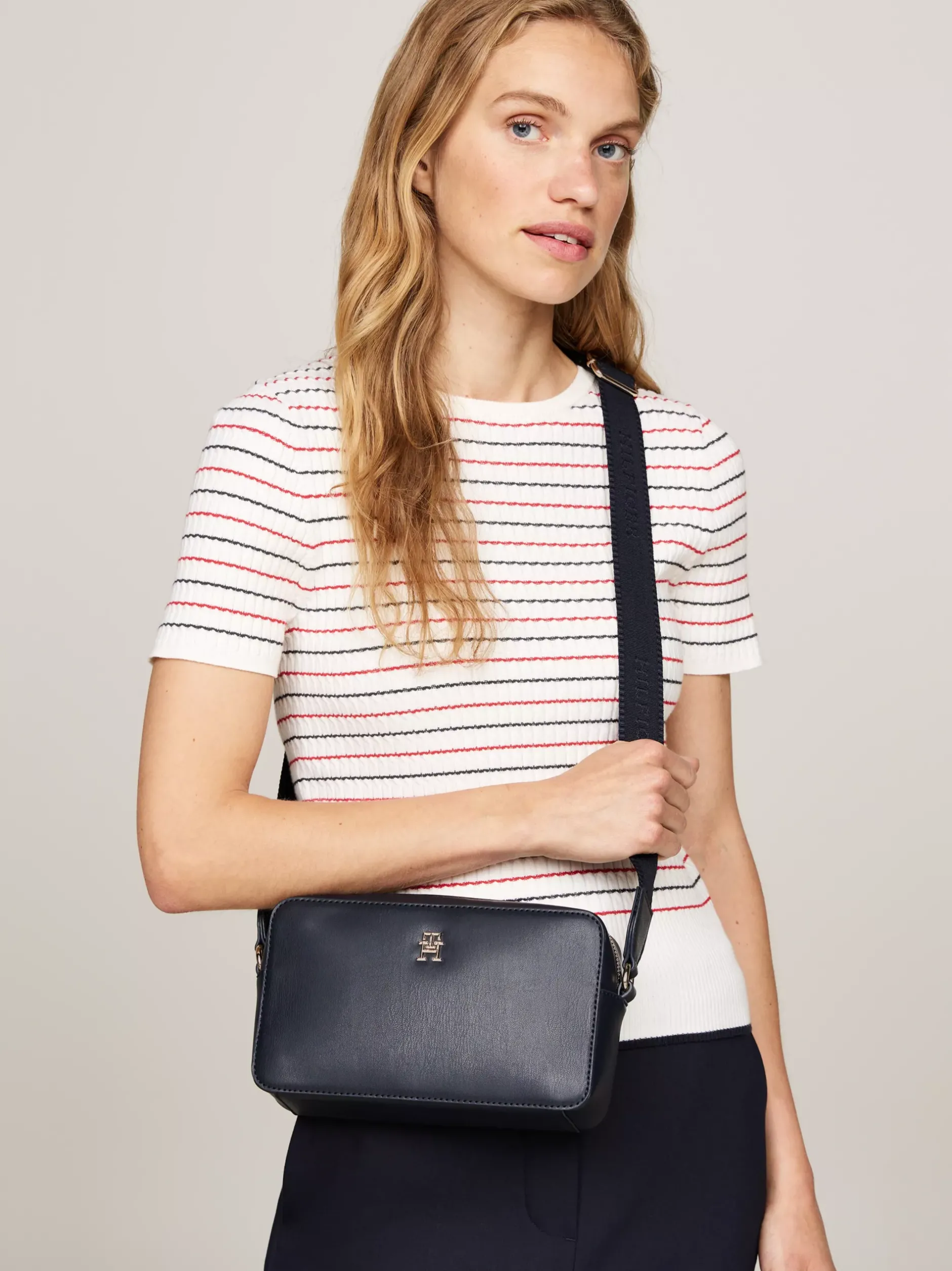 Torebki Na Pasku*Tommy Hilfiger Prostokątna Torebka Hilfiger Monotype SPACE BLUE