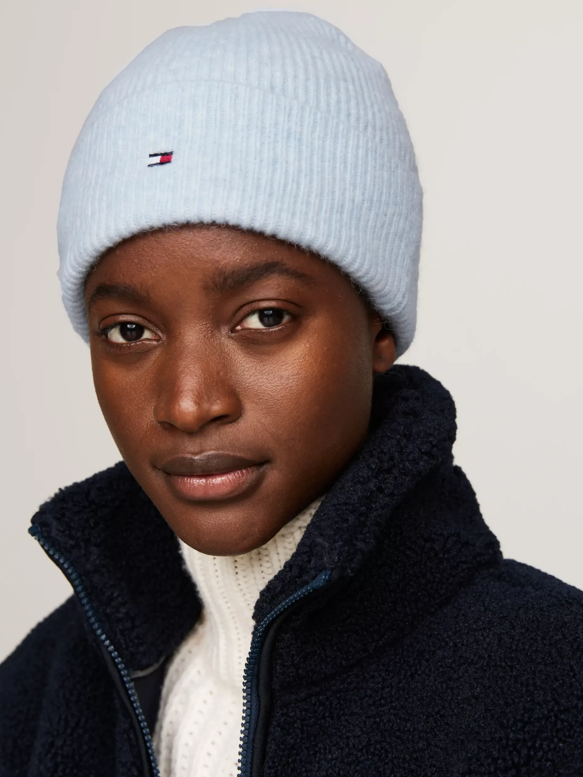 Czapki|Czapki I Szaliki*Tommy Hilfiger Puszysta Czapka Beanie Essential Z Flagą BREEZY BLUE