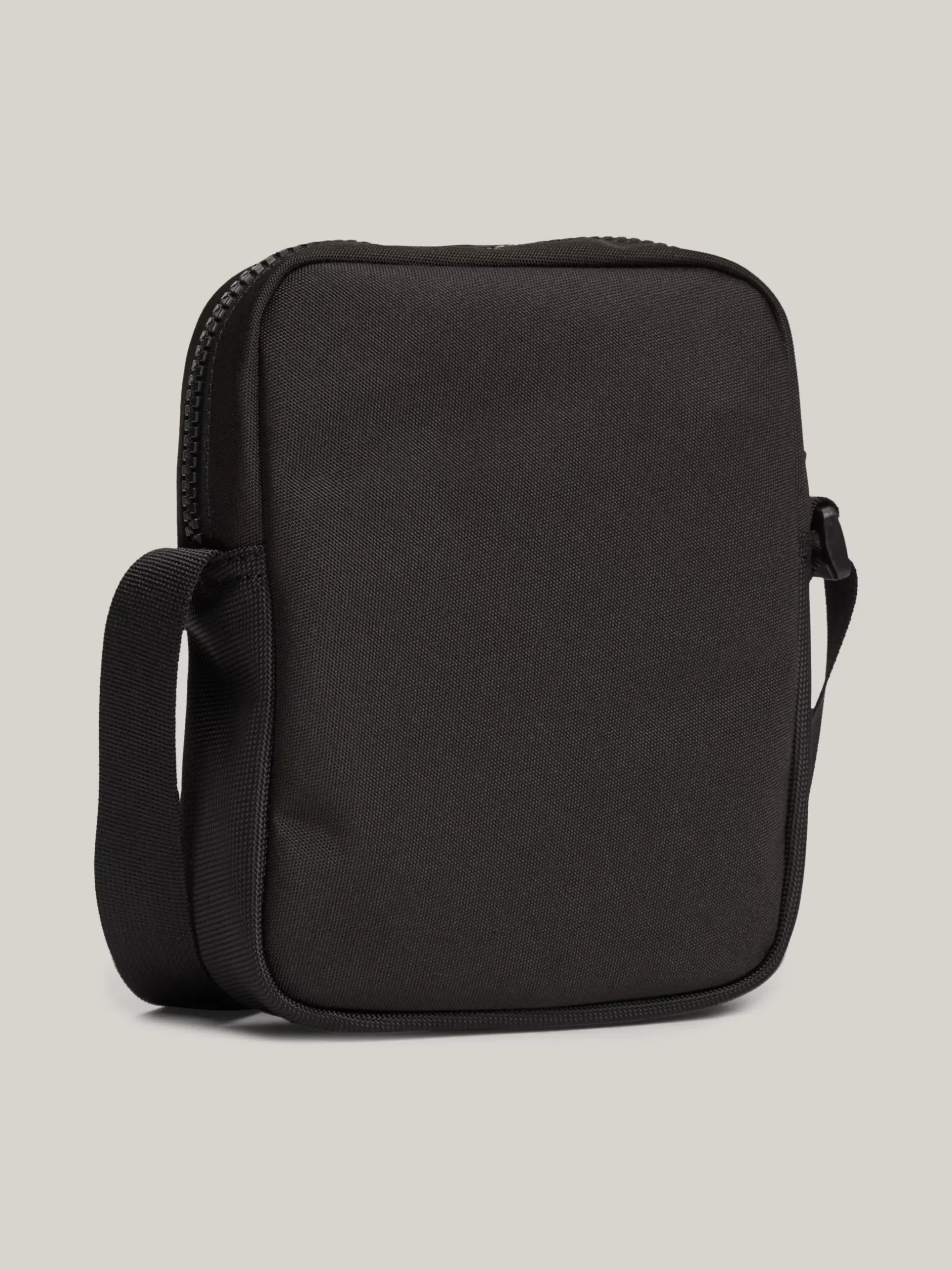 Torebki Na Pasku*Tommy Hilfiger Reporterka W Bloki Kolorów Z Logo BLACK
