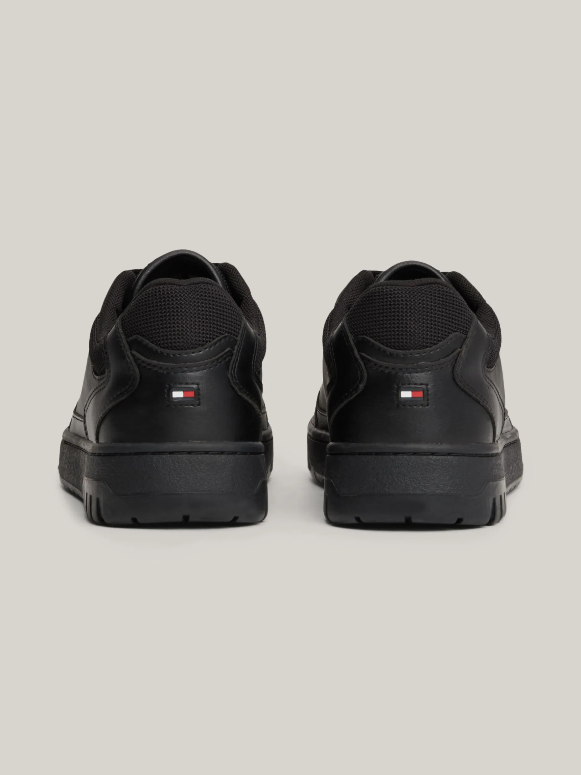 Sneakersy*Tommy Hilfiger Skórzane Buty Sportowe Z Logo Essential BLACK