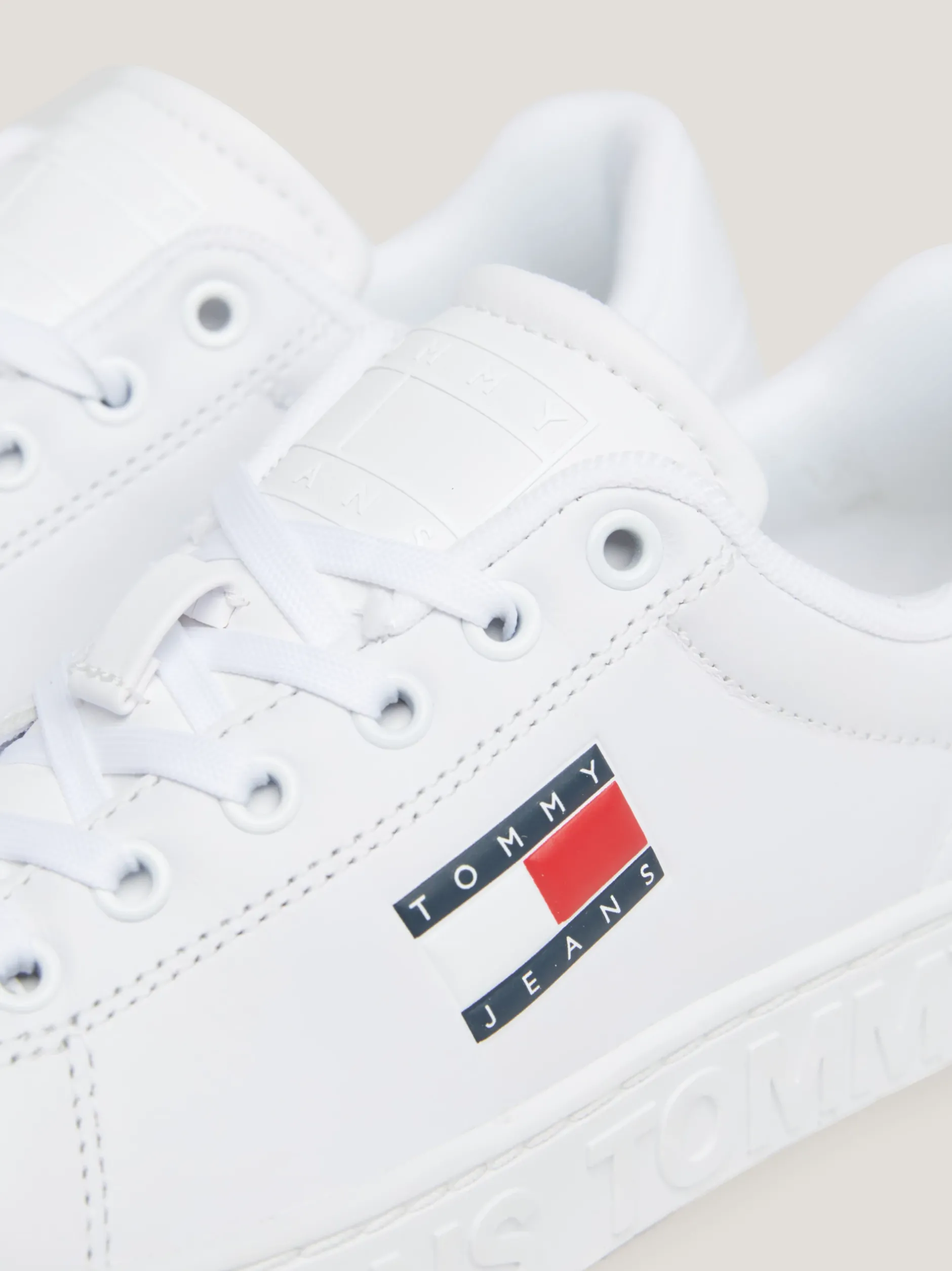 Sneakersy*Tommy Hilfiger Skórzane Buty Sportowe Z Naszywką WHITE