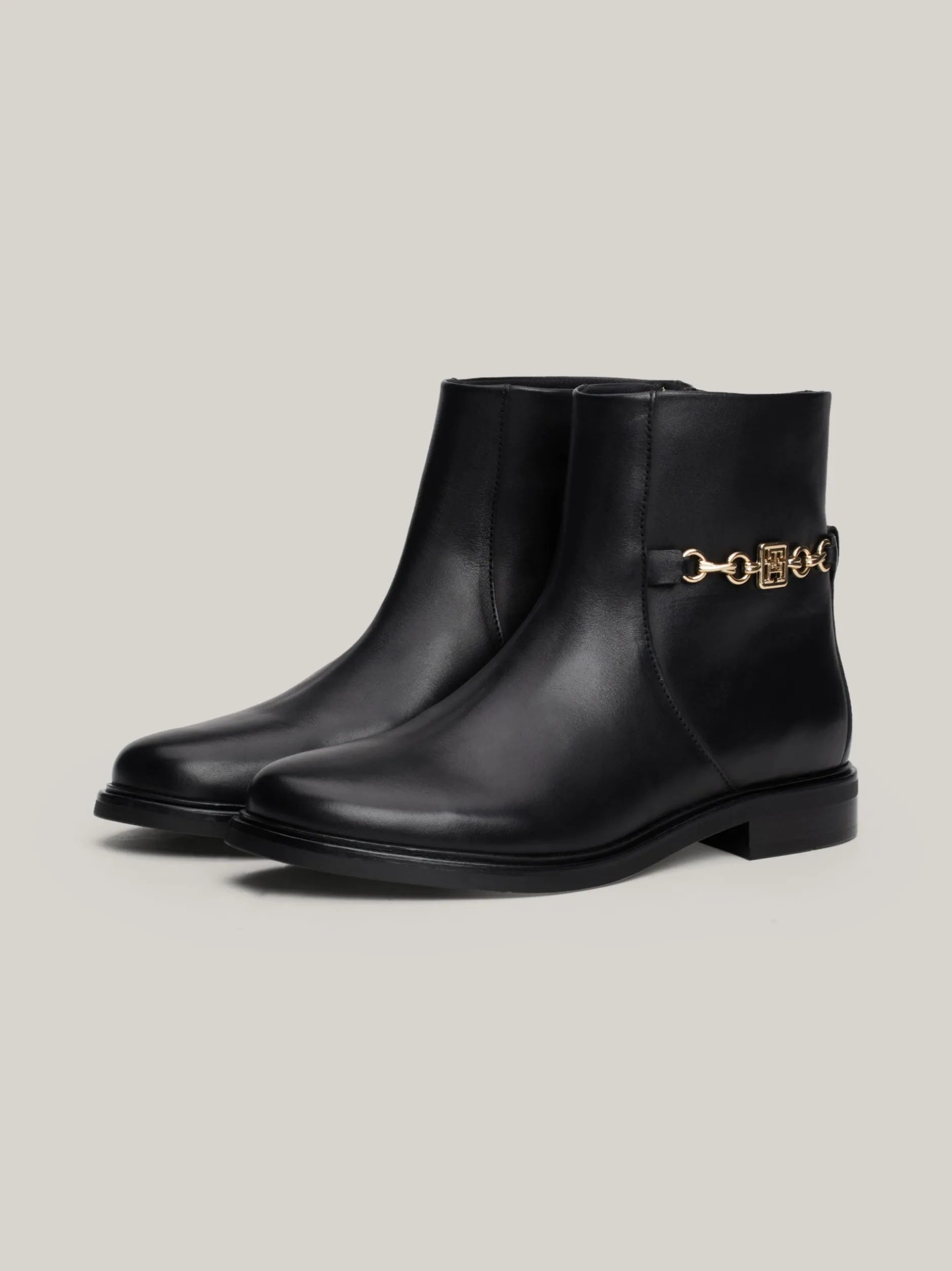 Botki*Tommy Hilfiger Skórzane Buty Z łańcuszkiem BLACK
