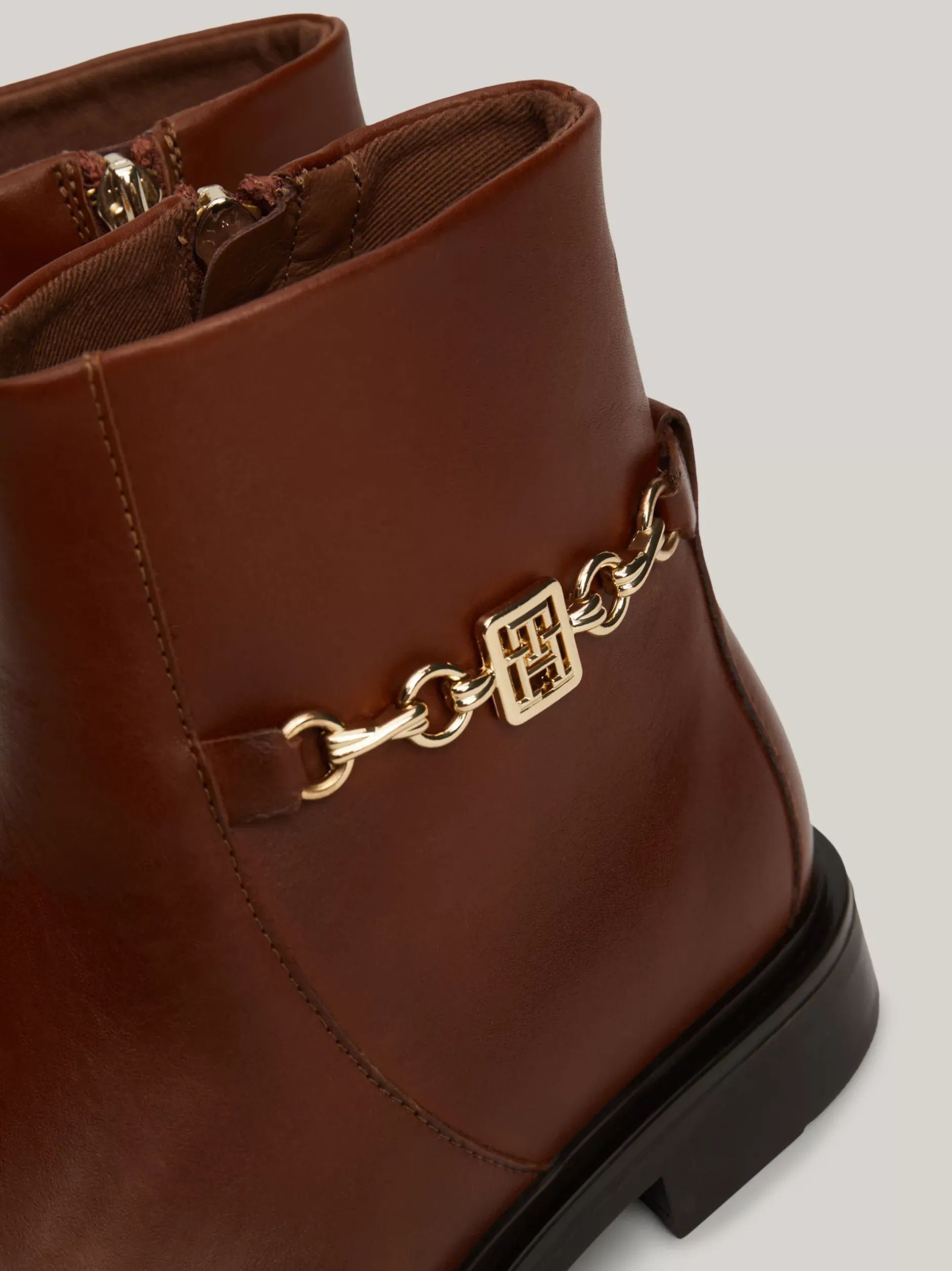 Botki*Tommy Hilfiger Skórzane Buty Z łańcuszkiem COGNAC BROWN