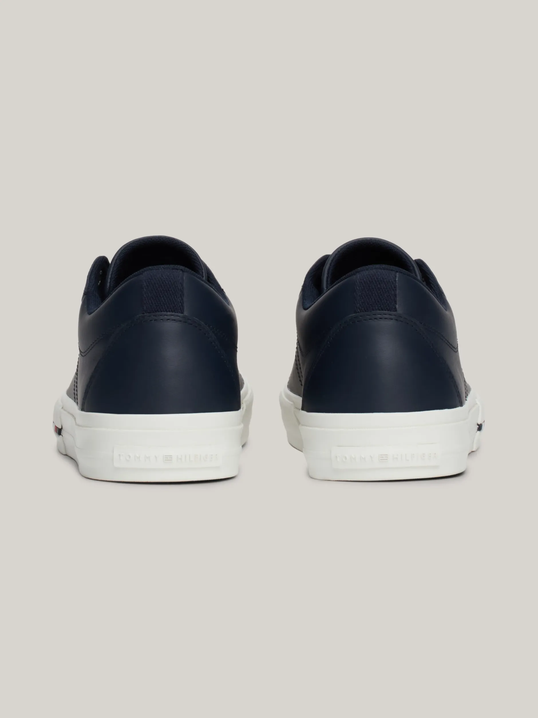 Sneakersy*Tommy Hilfiger Skórzane Sznurowane Tenisówki Z Logo DESERT SKY