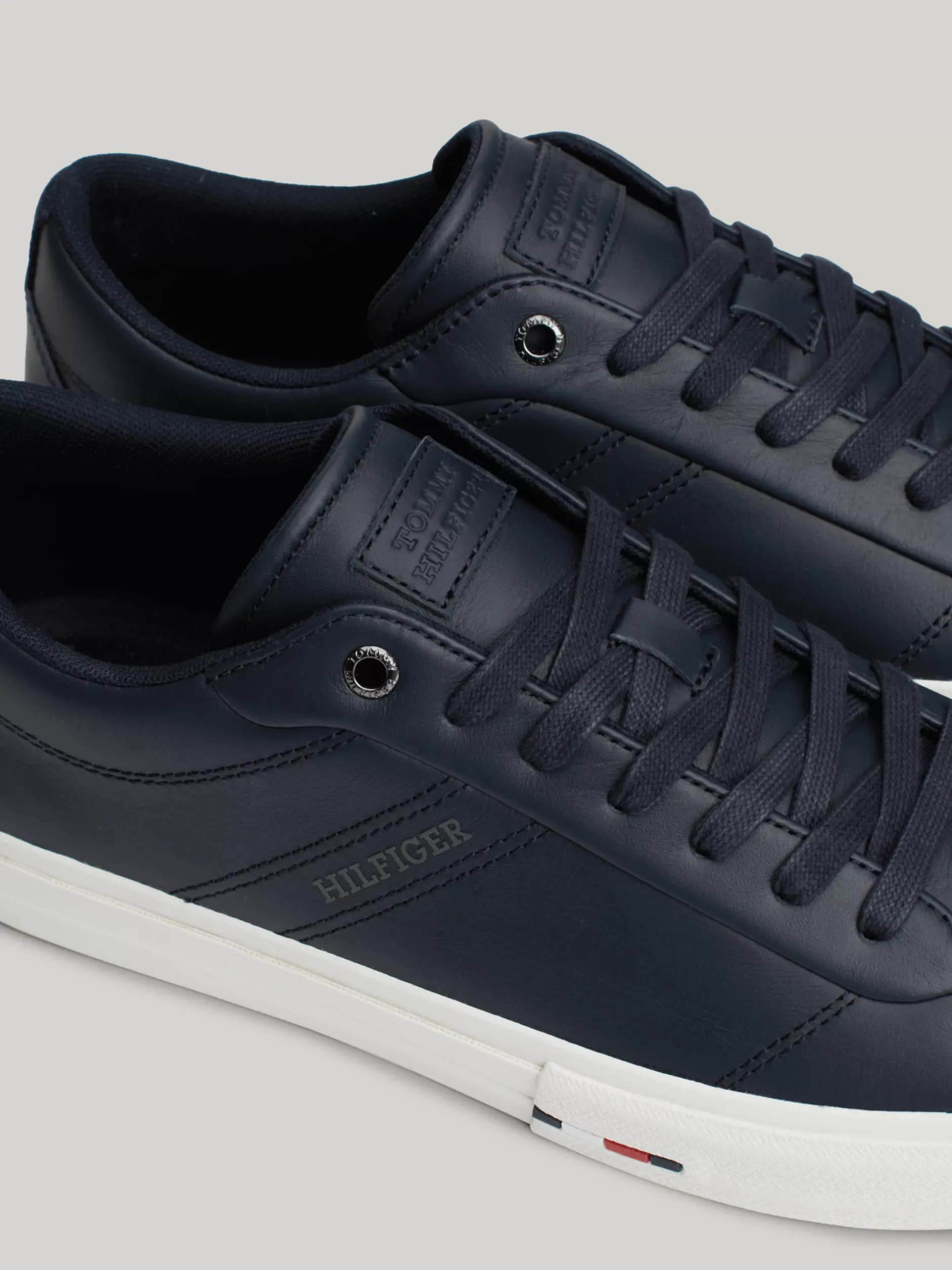 Sneakersy*Tommy Hilfiger Skórzane Sznurowane Tenisówki Z Logo DESERT SKY