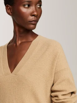 Swetry|Dzianina*Tommy Hilfiger Sweter Z Dekoltem W Szpic Z Kaszmirem CLASSIC KHAKI