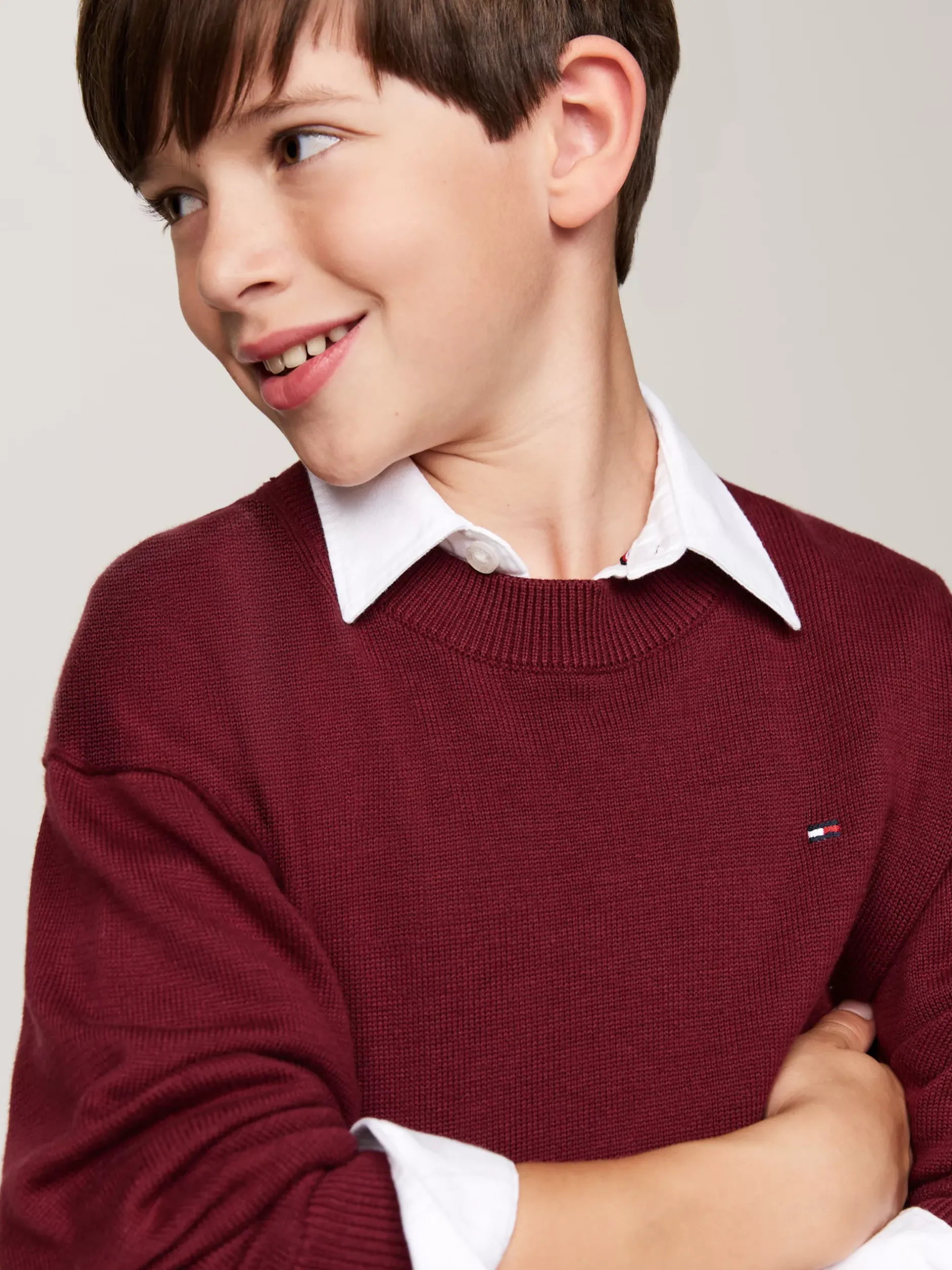 Dzianina*Tommy Hilfiger Sweter Z Haftem Z Flagą I Okrągłym Dekoltem DEEP ROUGE