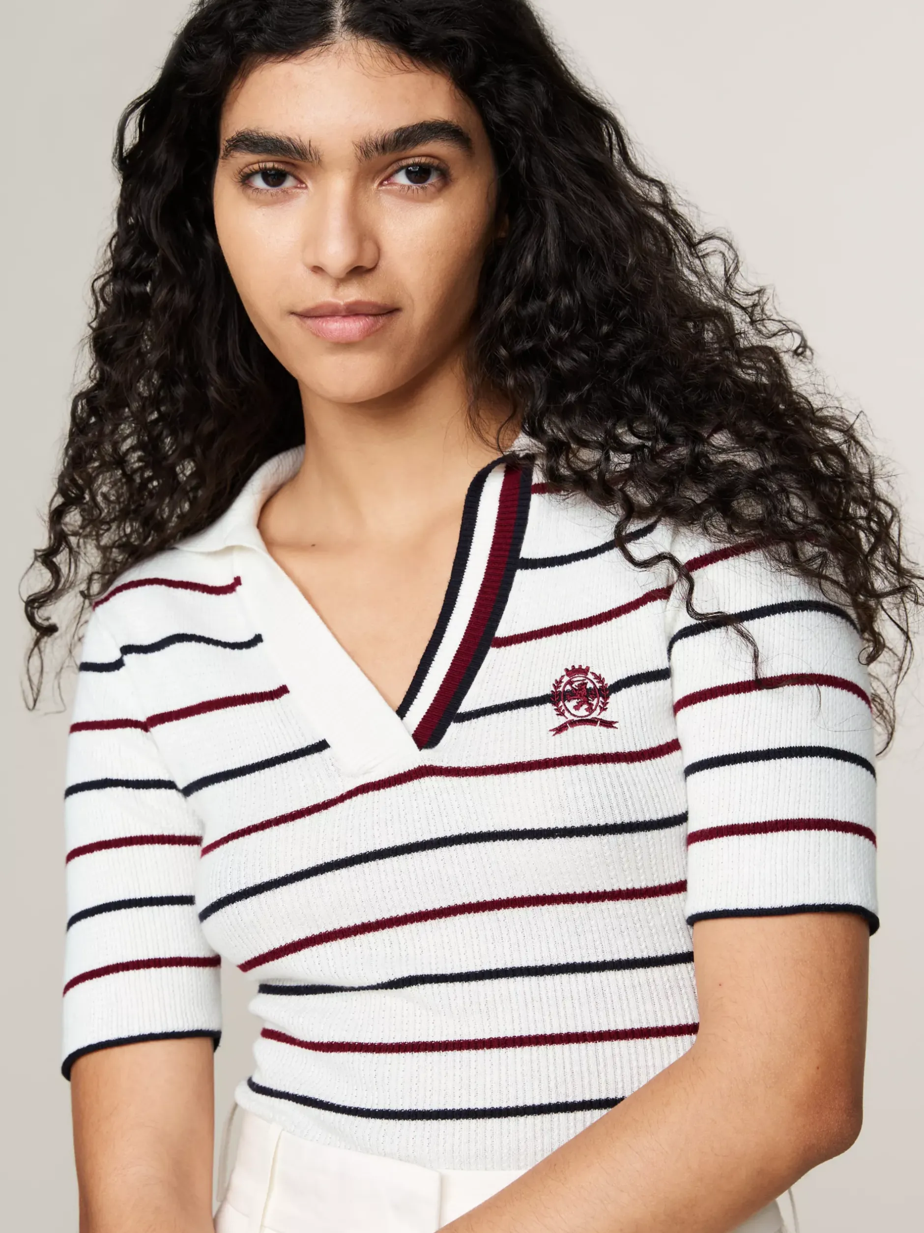 Swetry|Dzianina*Tommy Hilfiger Sweter Z Krótkimi Rękawami I Emblematem ECRU