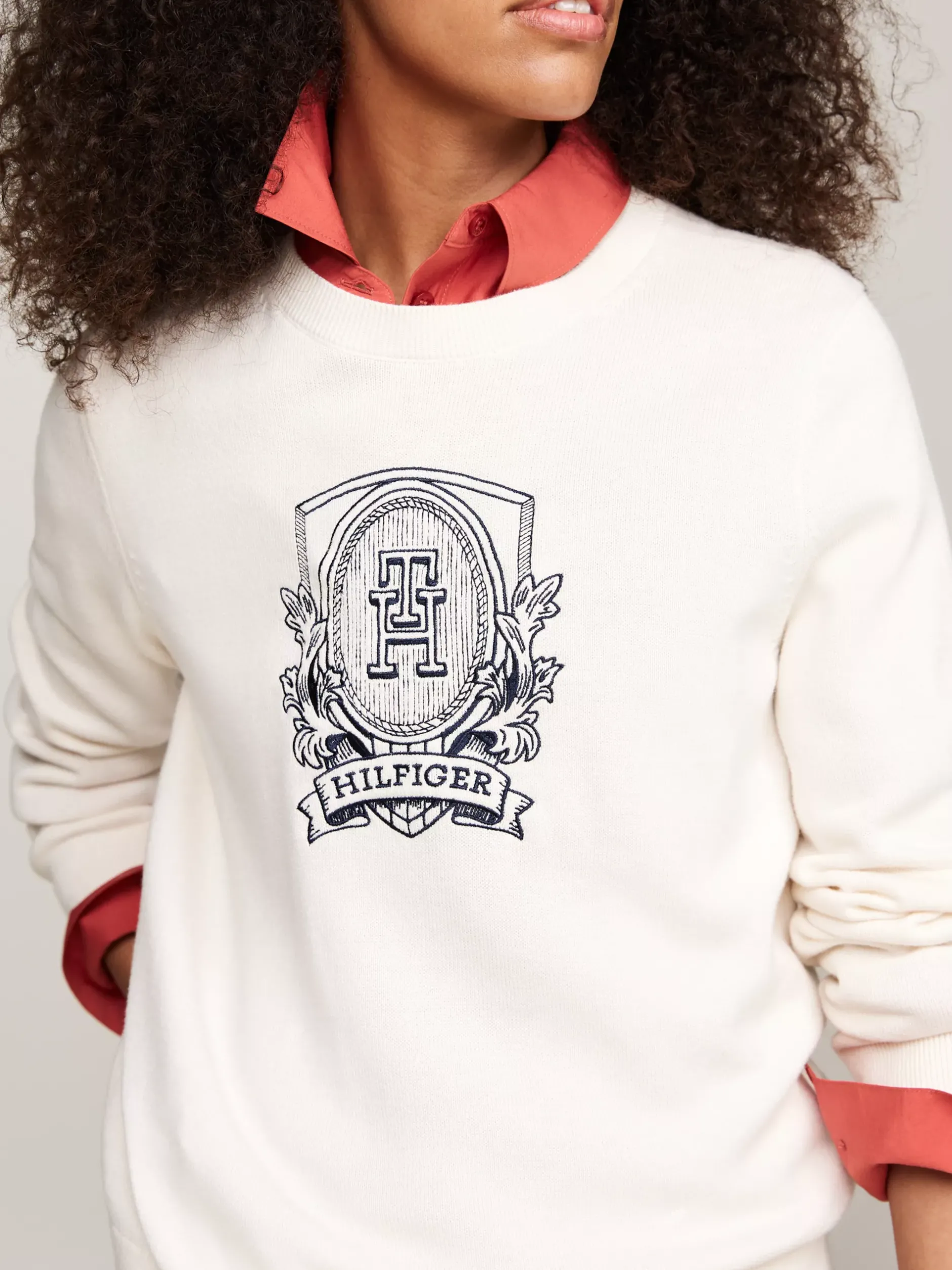 Swetry Z Okrągłym Dekoltem|Swetry*Tommy Hilfiger Sweter Z Wyhaftowanym Monogramem TH IVORY PETAL