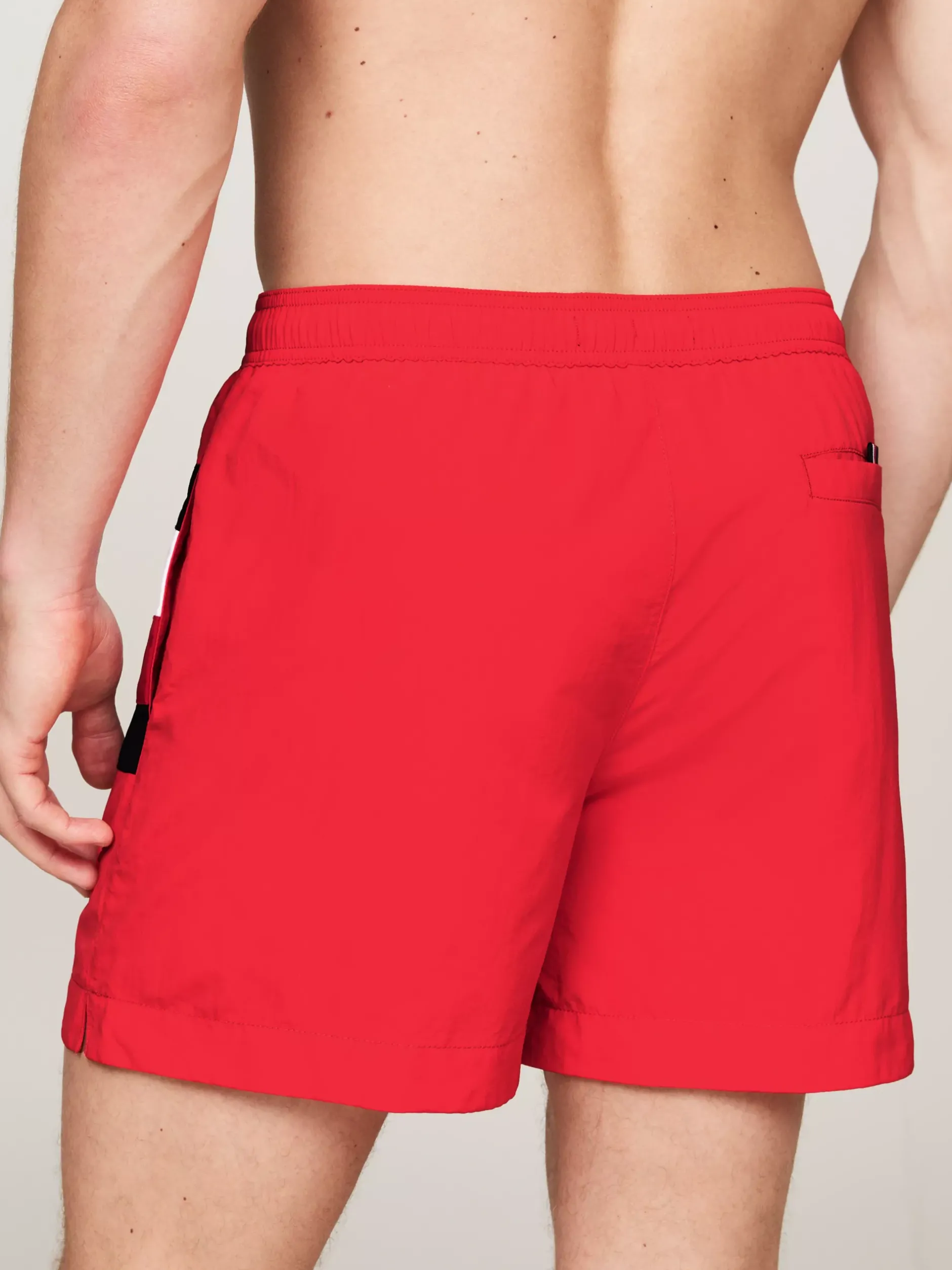 Stroje Kąpielowe*Tommy Hilfiger Szorty Kąpielowe Ze Wzorem W Sygnowane Paski DARING SCARLET