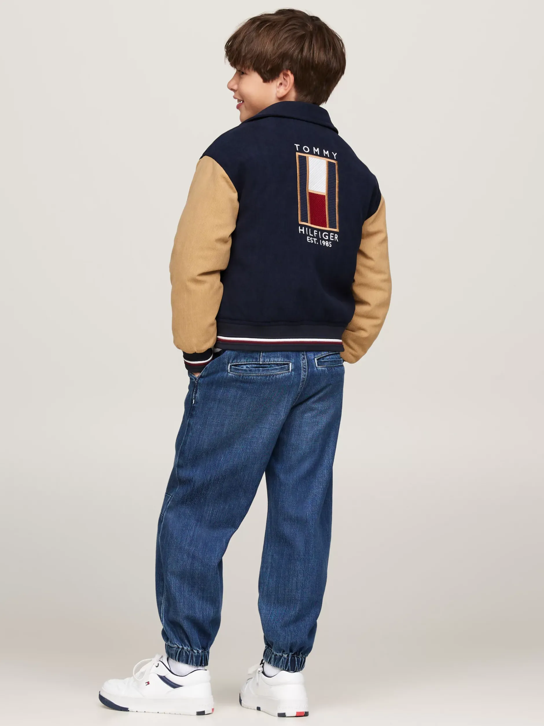 Kurtki*Tommy Hilfiger Sztruksowa Kurtka Bomber Z Logo Z Tyłu DESERT SKY / CLASSIC KHAKI