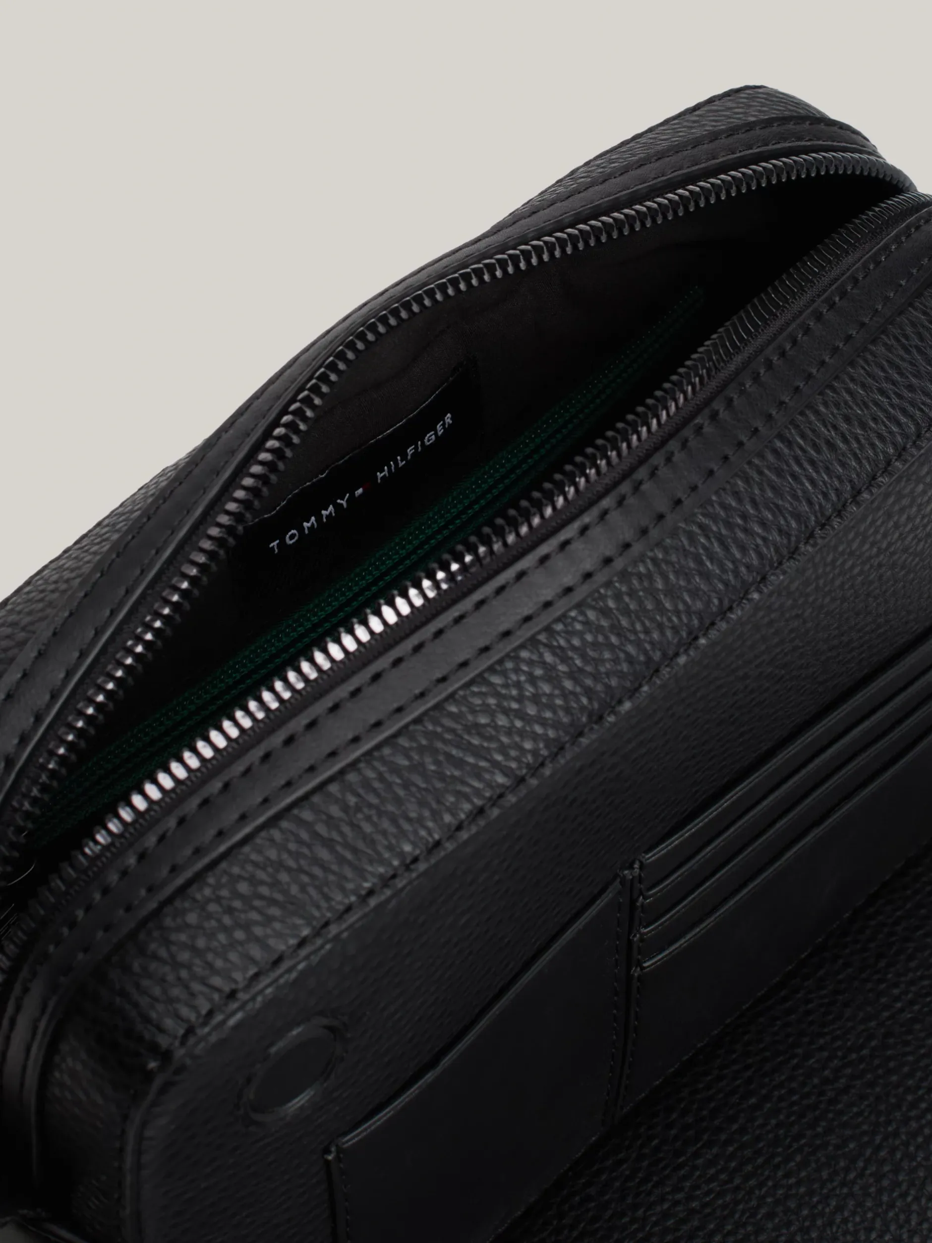 Torebki Na Pasku*Tommy Hilfiger Teksturowana Torba Reporterka TH Business BLACK