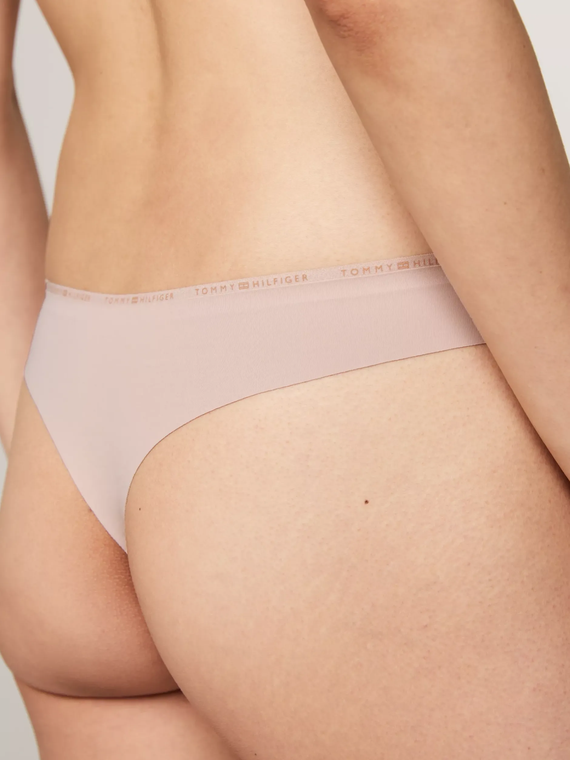 Figi|Bielizna*Tommy Hilfiger Thongi Z Logo W Kolorze Tła BALANCED BEIGE