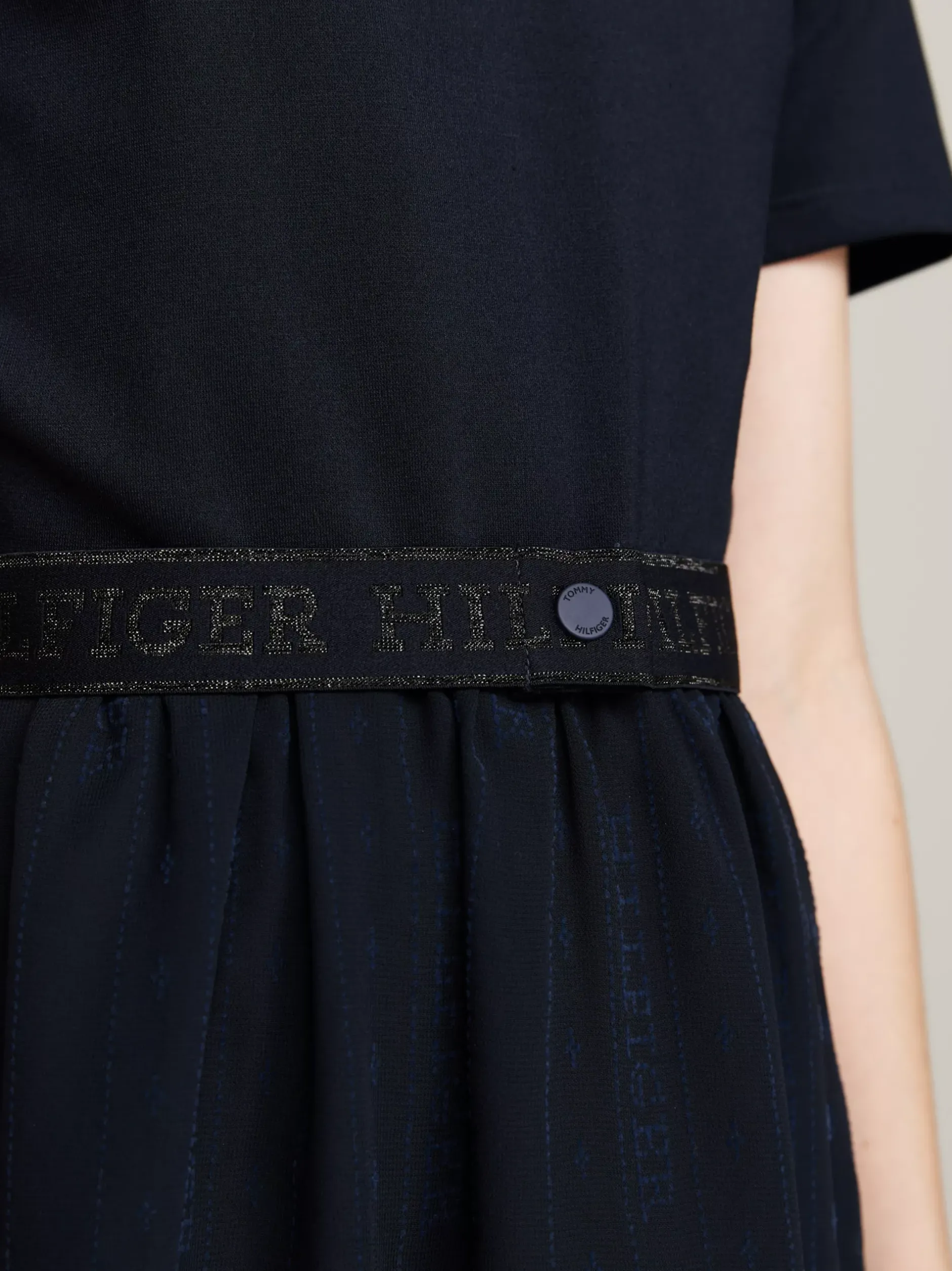 Sukienki*Tommy Hilfiger Tiulowa Sukienka Z Paskiem I Logo Hilfiger DESERT SKY