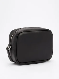 Torebki Na Pasku*Tommy Hilfiger Torba Na Aparat Z Paskiem Na Ramię I Logo BLACK