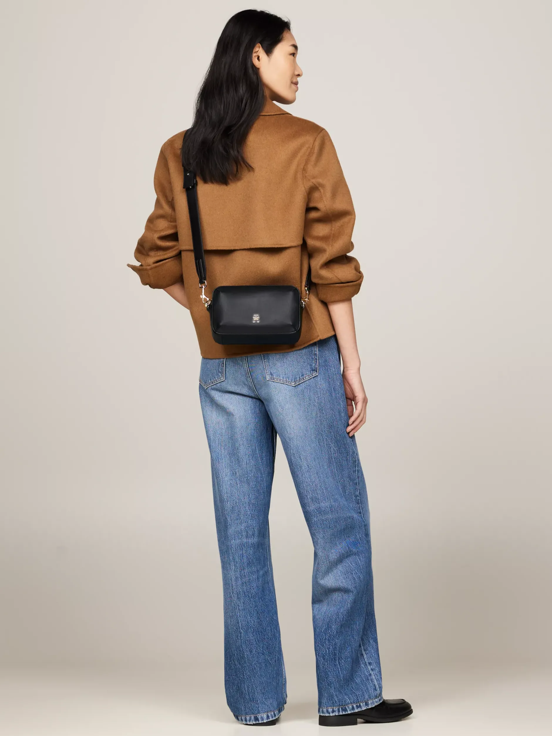 Torebki Na Pasku*Tommy Hilfiger Torba Na Aparat Z Paskiem Chic BLACK