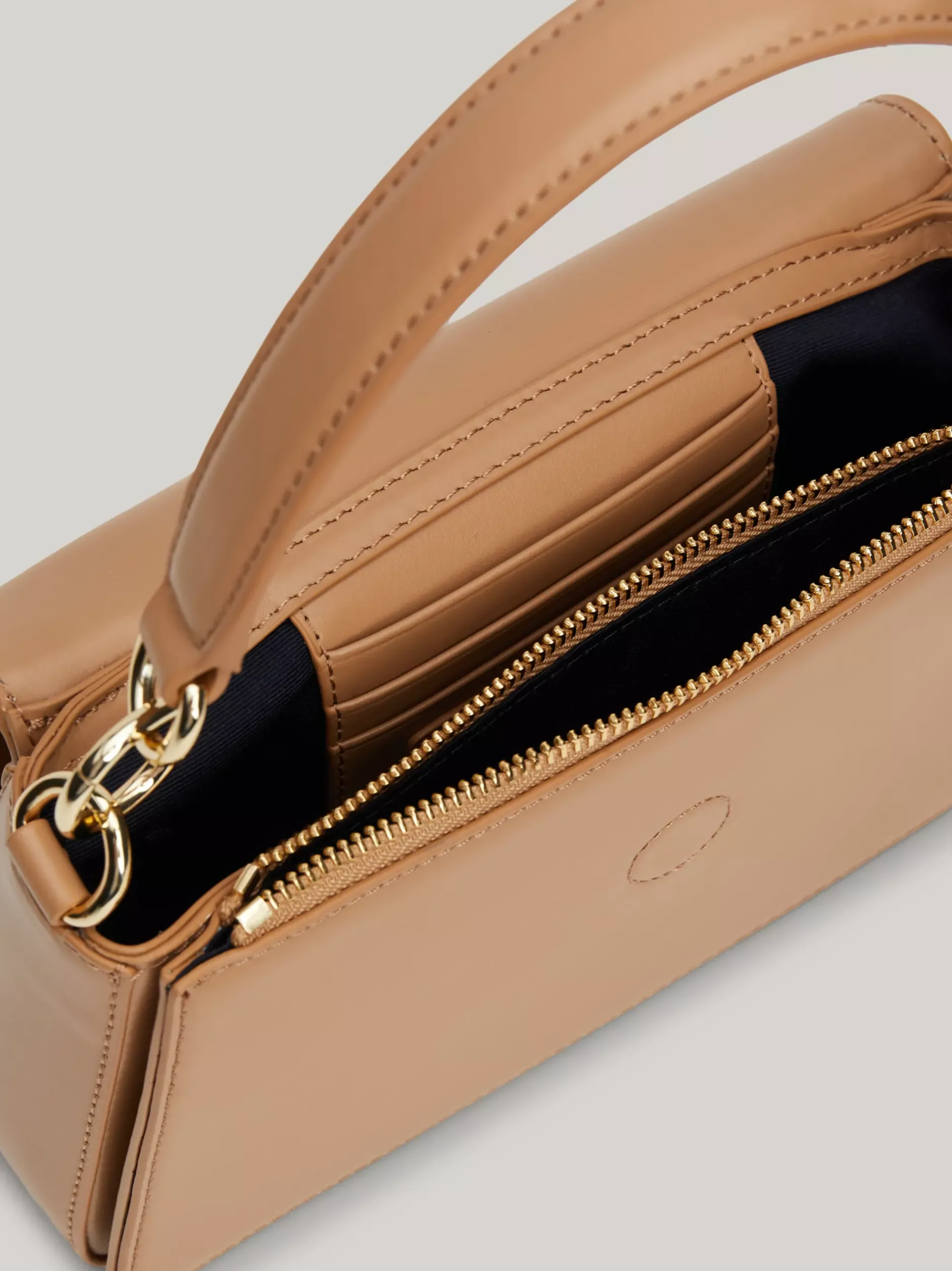 Torebki Na Pasku*Tommy Hilfiger Torba Na Ramię Z łańcuszkiem I Monogramem TH CLASSIC KHAKI