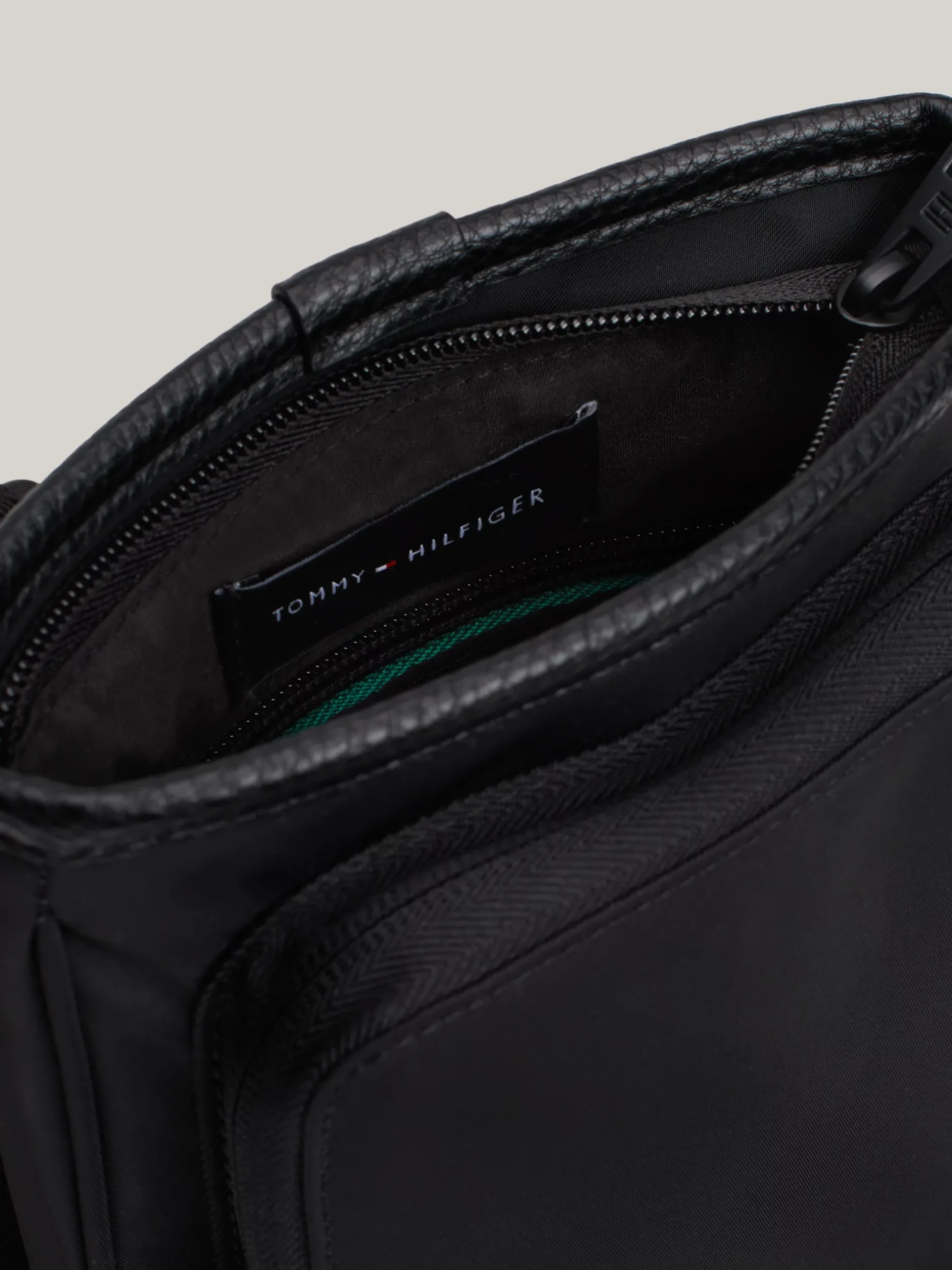 Torebki Na Pasku*Tommy Hilfiger Torba Na Ramię Z Logo BLACK