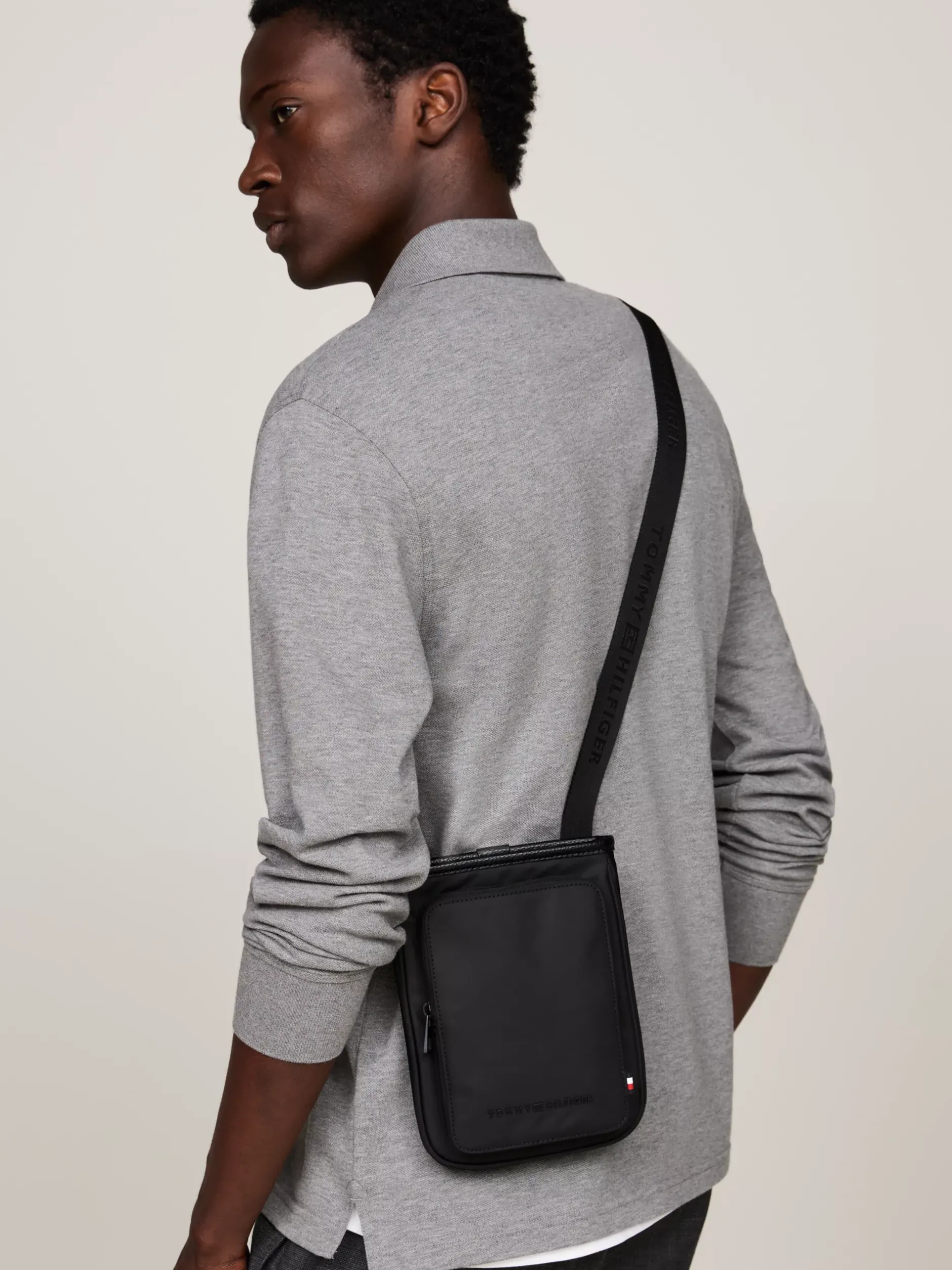 Torebki Na Pasku*Tommy Hilfiger Torba Na Ramię Z Logo BLACK