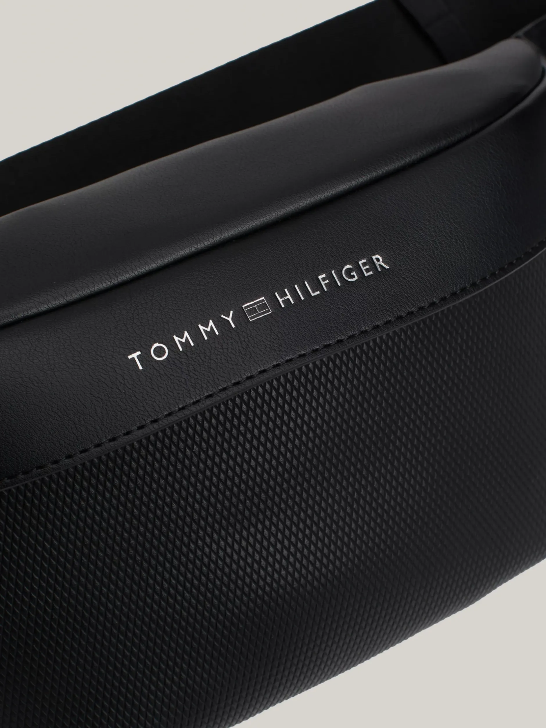 Torebki Na Pasku*Tommy Hilfiger Torba Nerka Corporate O Mieszanych Fakturach BLACK