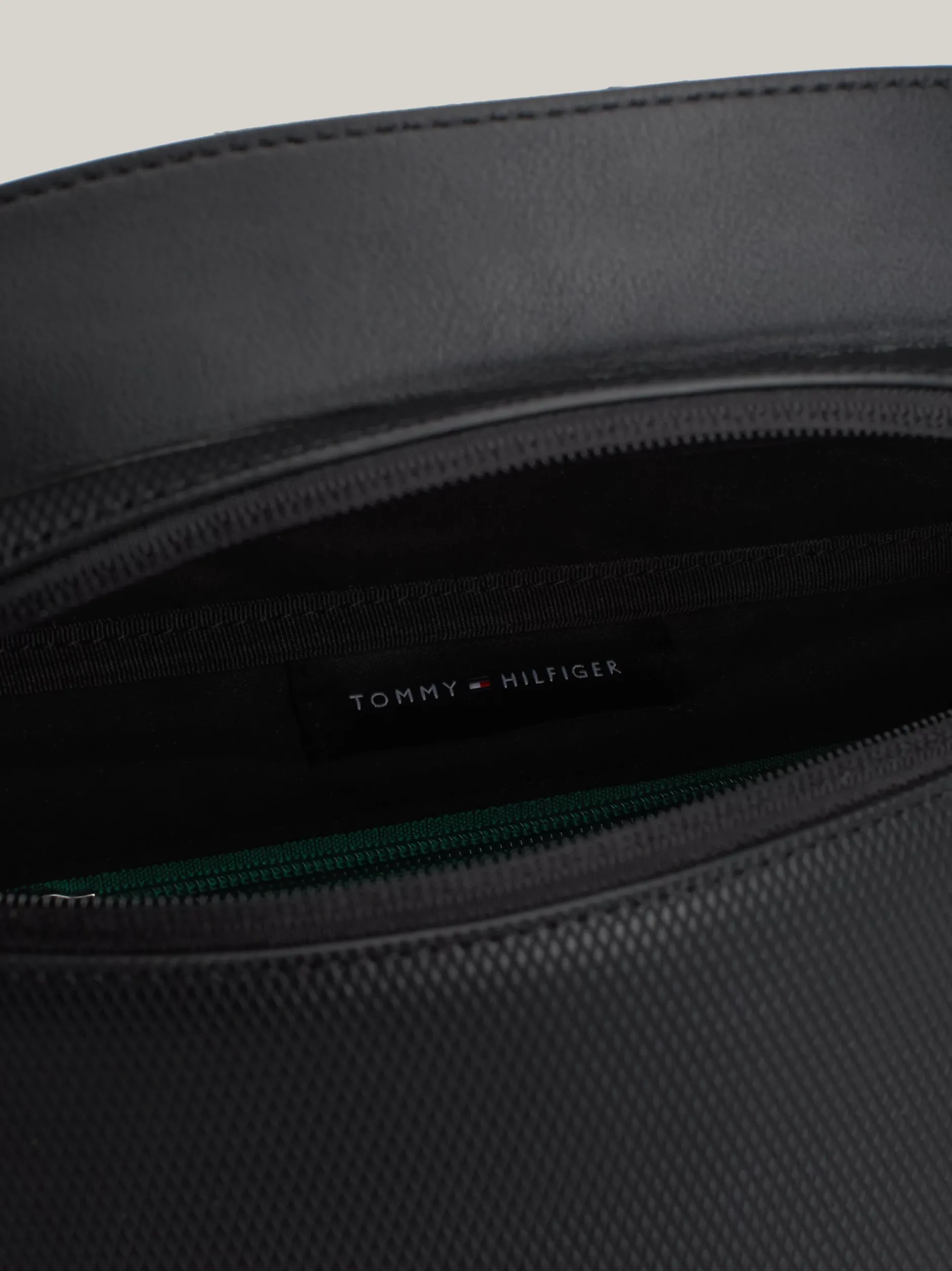 Torebki Na Pasku*Tommy Hilfiger Torba Nerka Corporate O Mieszanych Fakturach BLACK