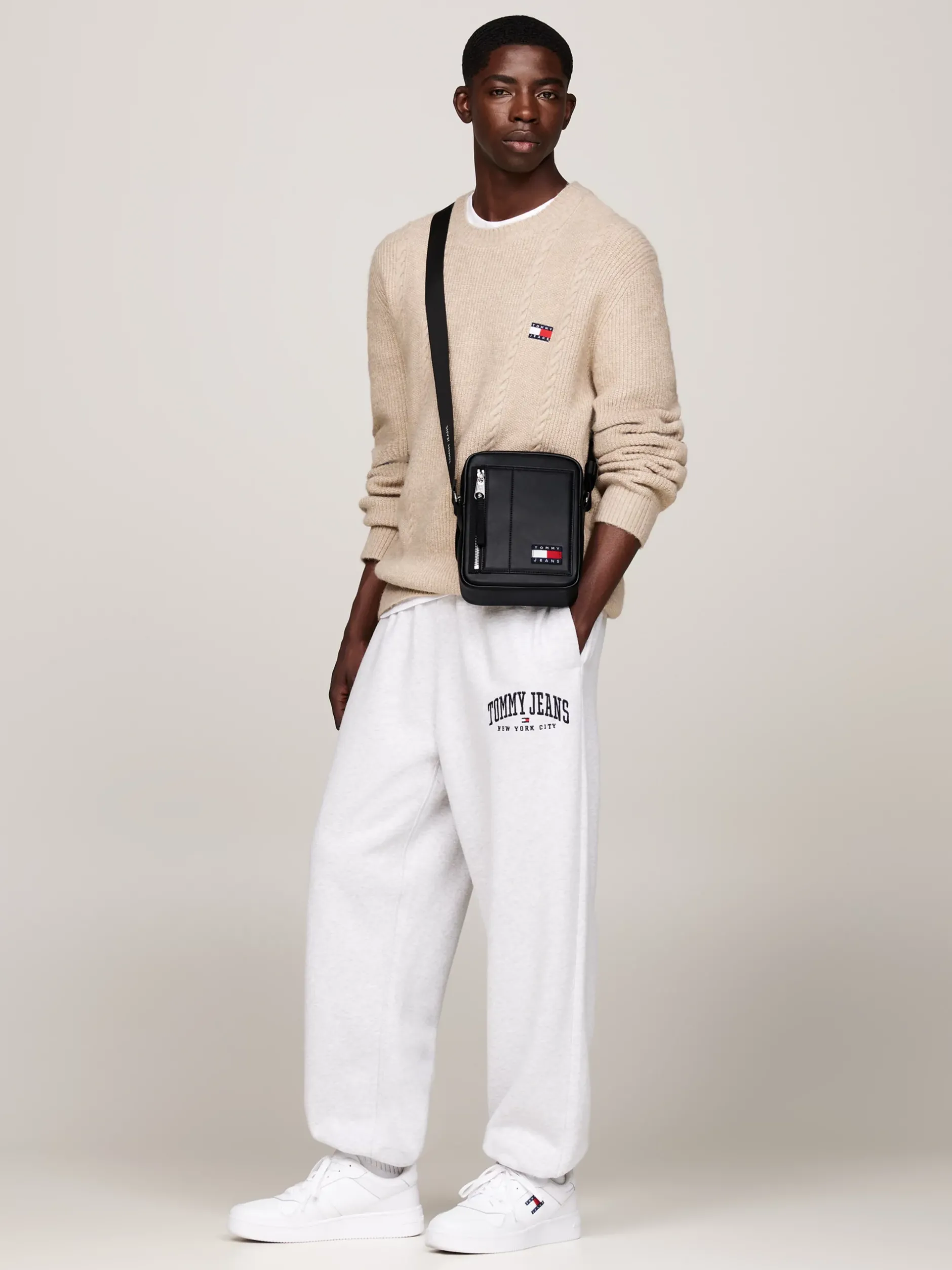 Torebki Na Pasku*Tommy Hilfiger Torba Reporterska BLACK