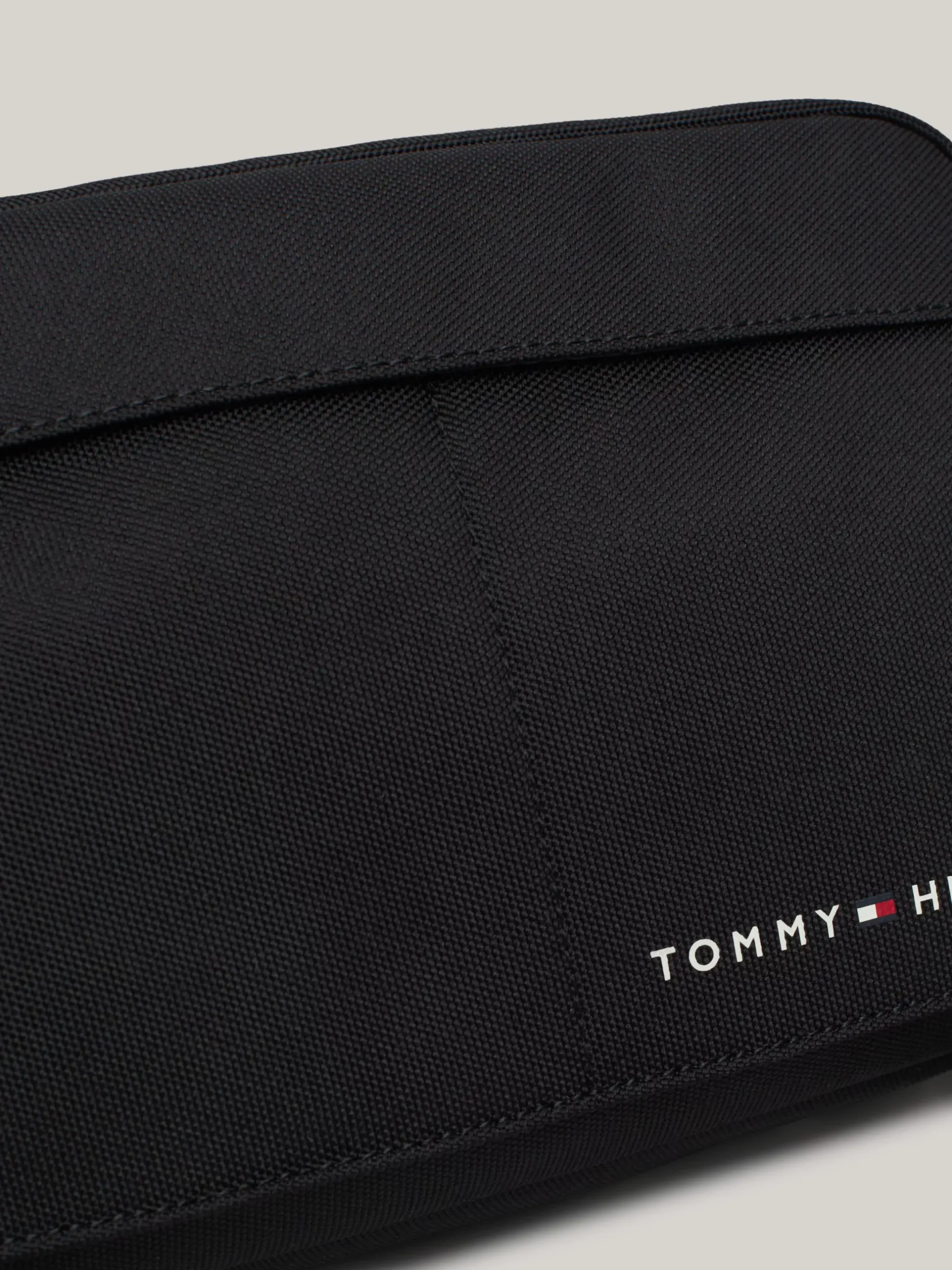 Torebki Na Pasku*Tommy Hilfiger Torba Reporterska Na Ramię BLACK