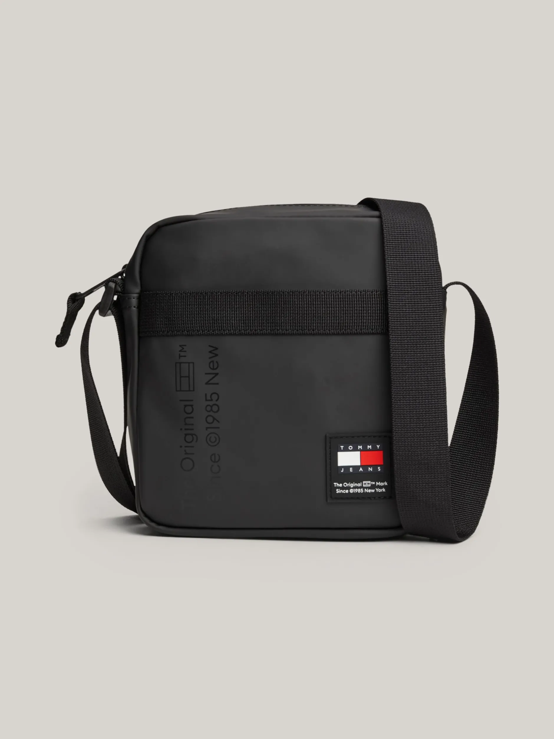 Torebki Na Pasku*Tommy Hilfiger Torba Reporterska Na Ramię Essential BLACK