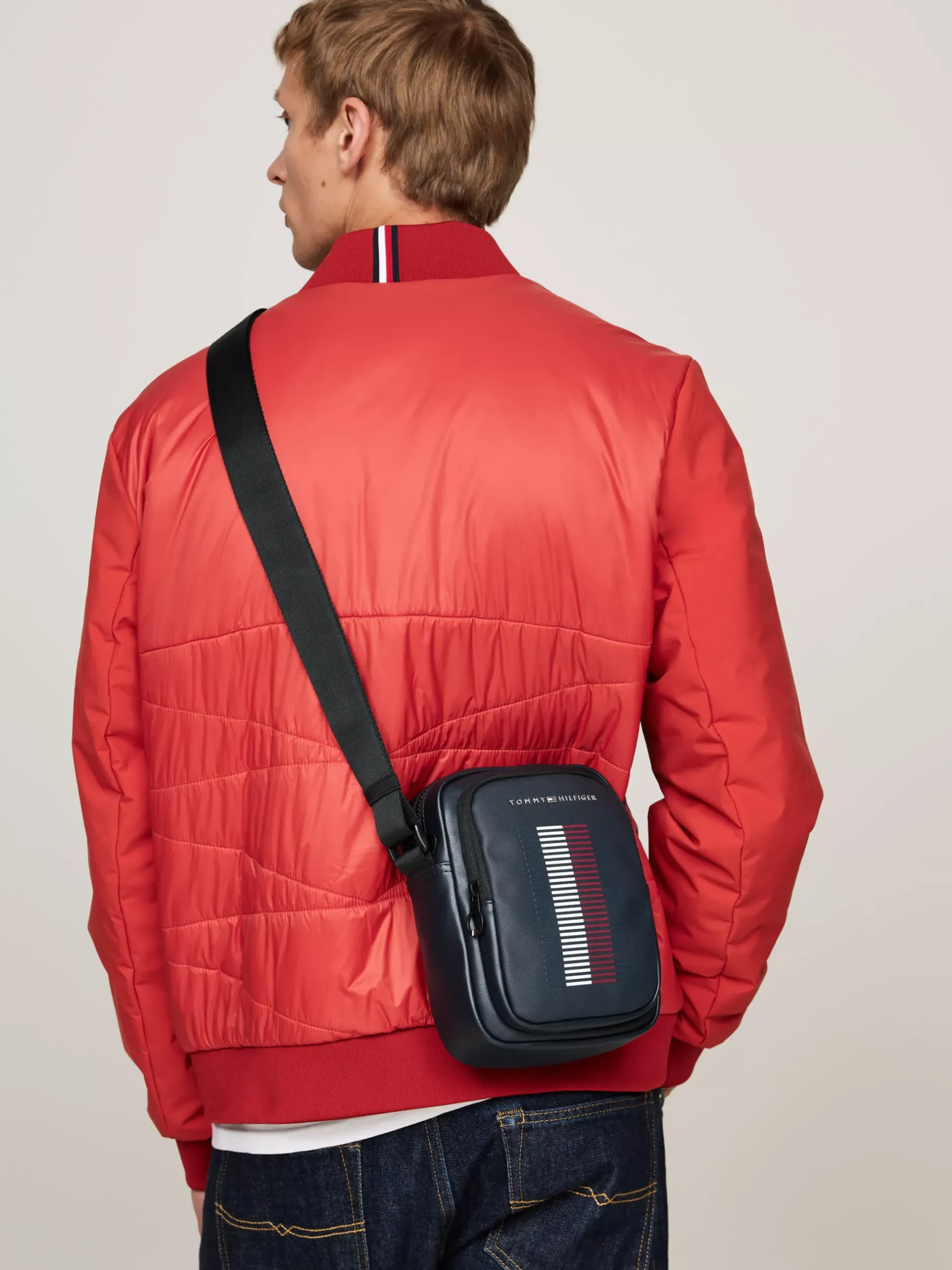 Torebki Na Pasku*Tommy Hilfiger Torba Reporterska Z Fakturą Piki SPACE BLUE