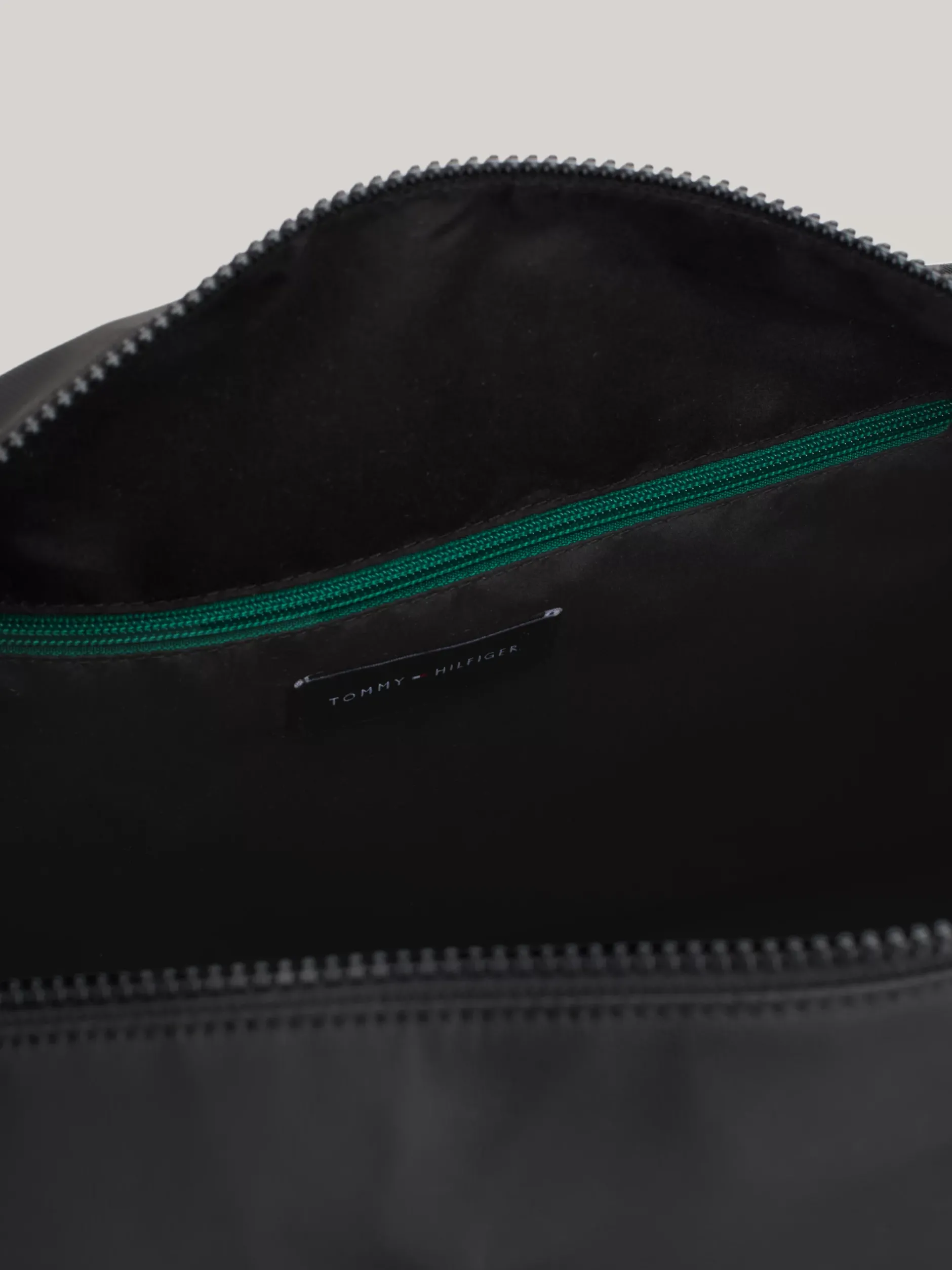 Duże Torby*Tommy Hilfiger Torba Sportowa Corporate BLACK