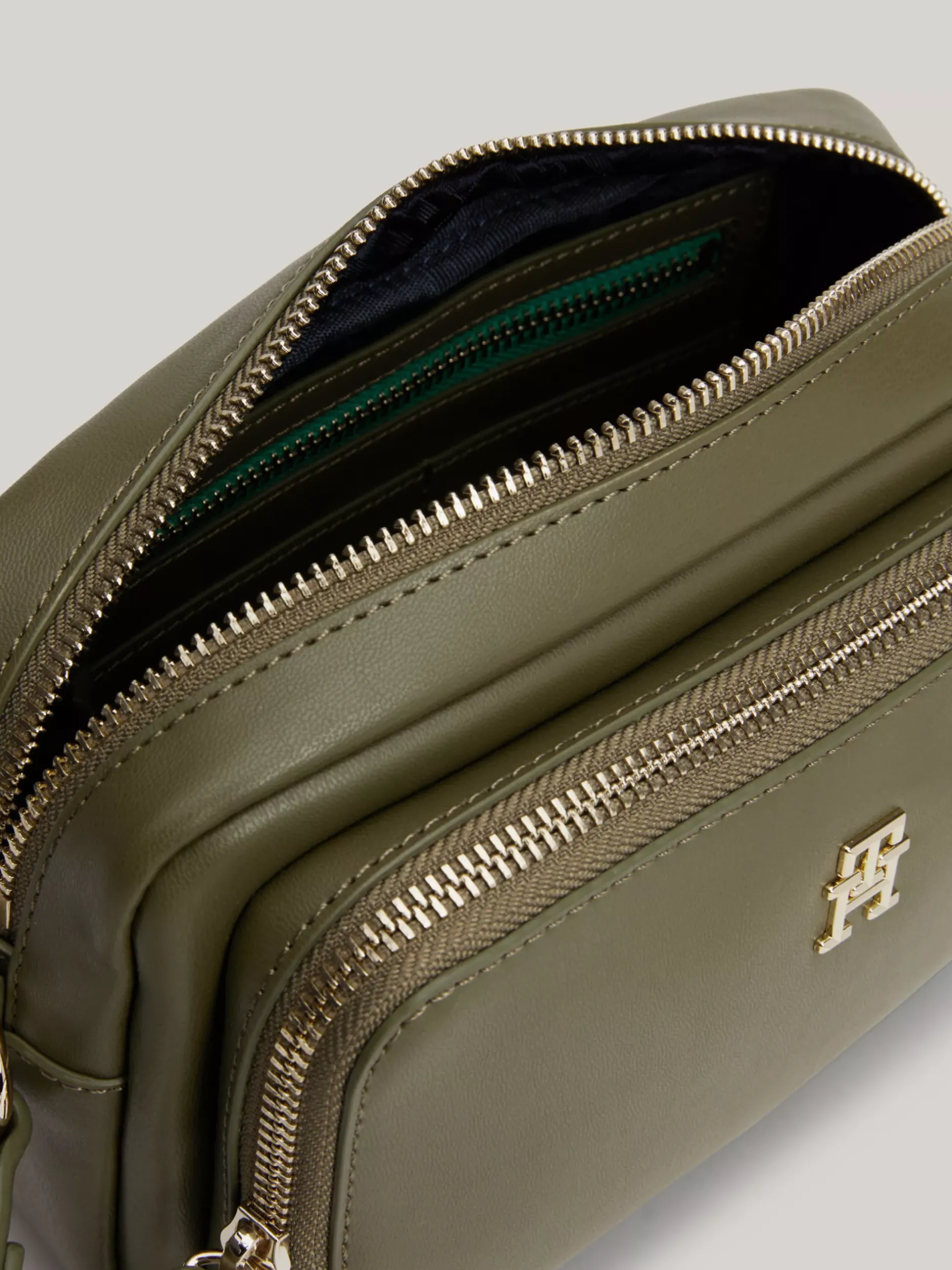 Torebki Na Pasku*Tommy Hilfiger Torebka Na Aparat Z Paskiem UTILITY OLIVE