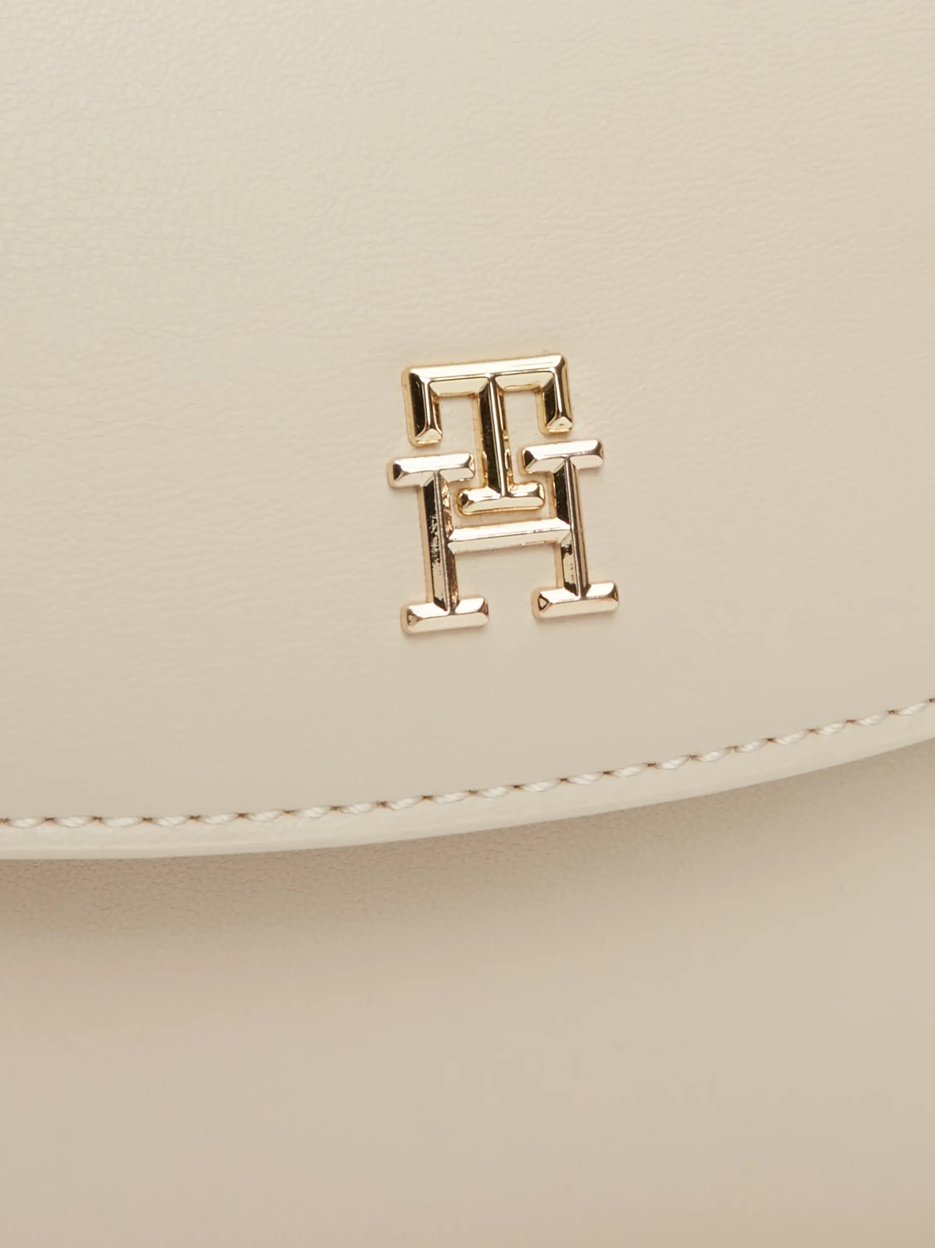 Torebki Na Pasku*Tommy Hilfiger Torebka Na Ramię Chic Z Zapięciem Na Zatrzask CLASSIC BEIGE