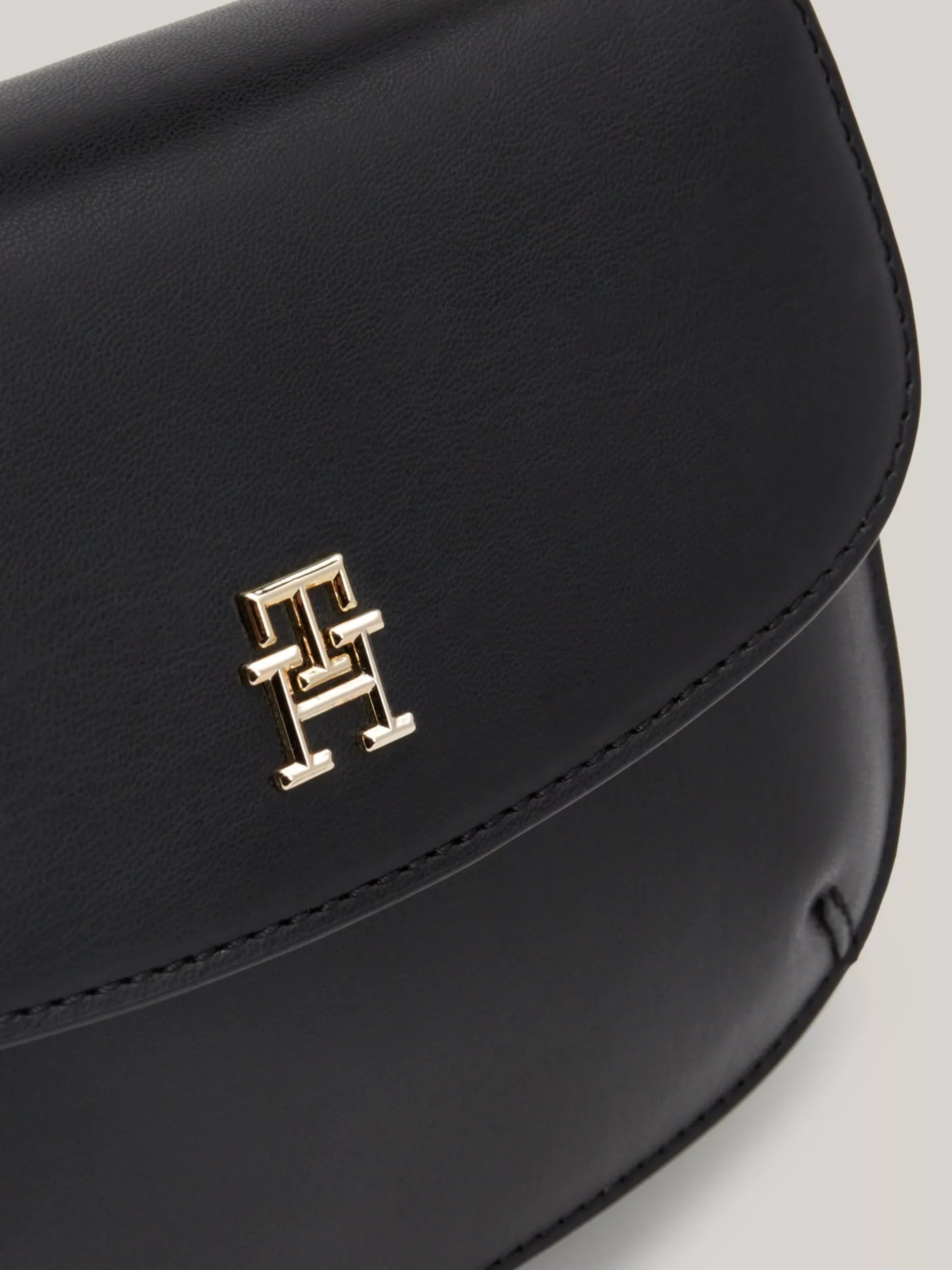Torebki Na Pasku*Tommy Hilfiger Torebka Na Ramię Chic Z Zapięciem Na Zatrzask BLACK
