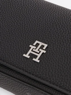 Torebki Na Pasku*Tommy Hilfiger Torebka Na Ramię TH Emblem Z Klapką BLACK