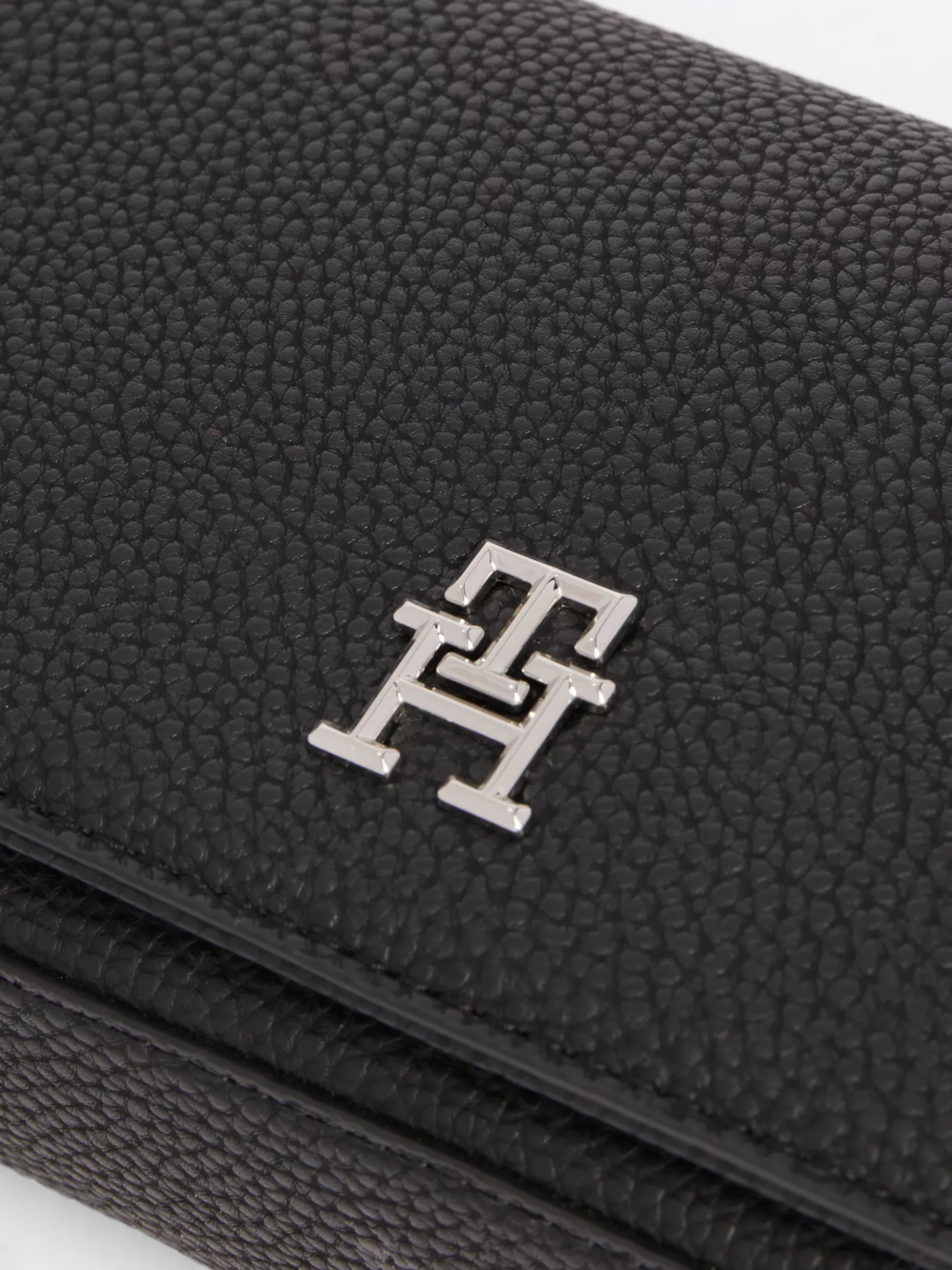 Torebki Na Pasku*Tommy Hilfiger Torebka Na Ramię TH Emblem Z Klapką BLACK
