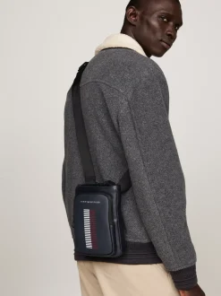 Torebki Na Pasku*Tommy Hilfiger Torebka Na Ramię Z Fakturą Piki Na Kieszonce SPACE BLUE