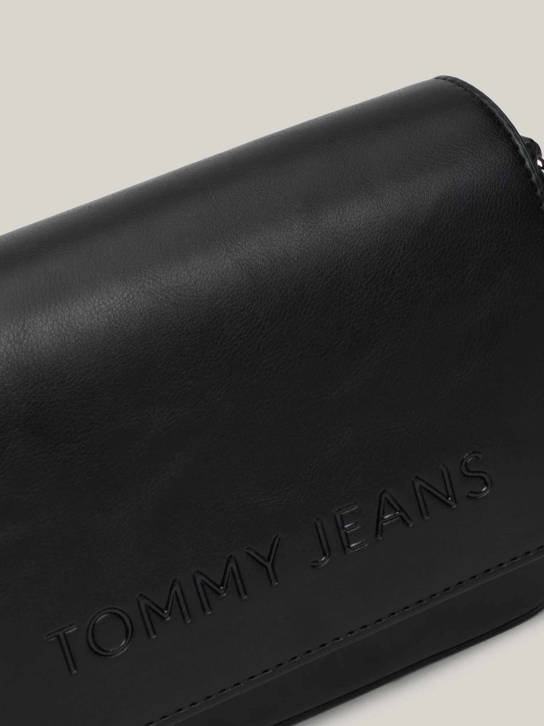 Torebki Na Pasku*Tommy Hilfiger Torebka Na Ramię Z Klapką Essential BLACK