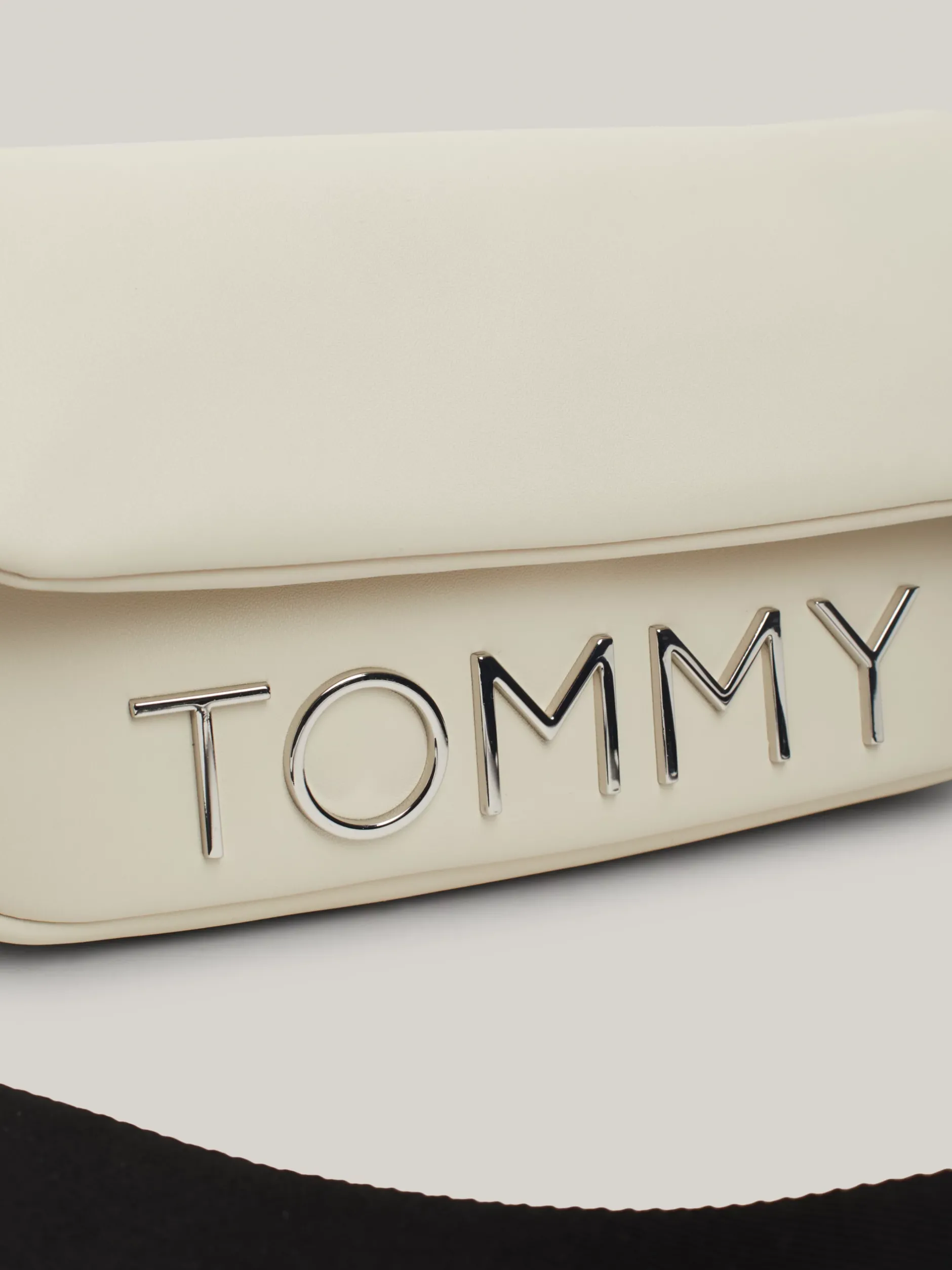 Torebki Na Pasku*Tommy Hilfiger Torebka Na Ramię Z Klapką I Metalowym Logo NEWSPRINT