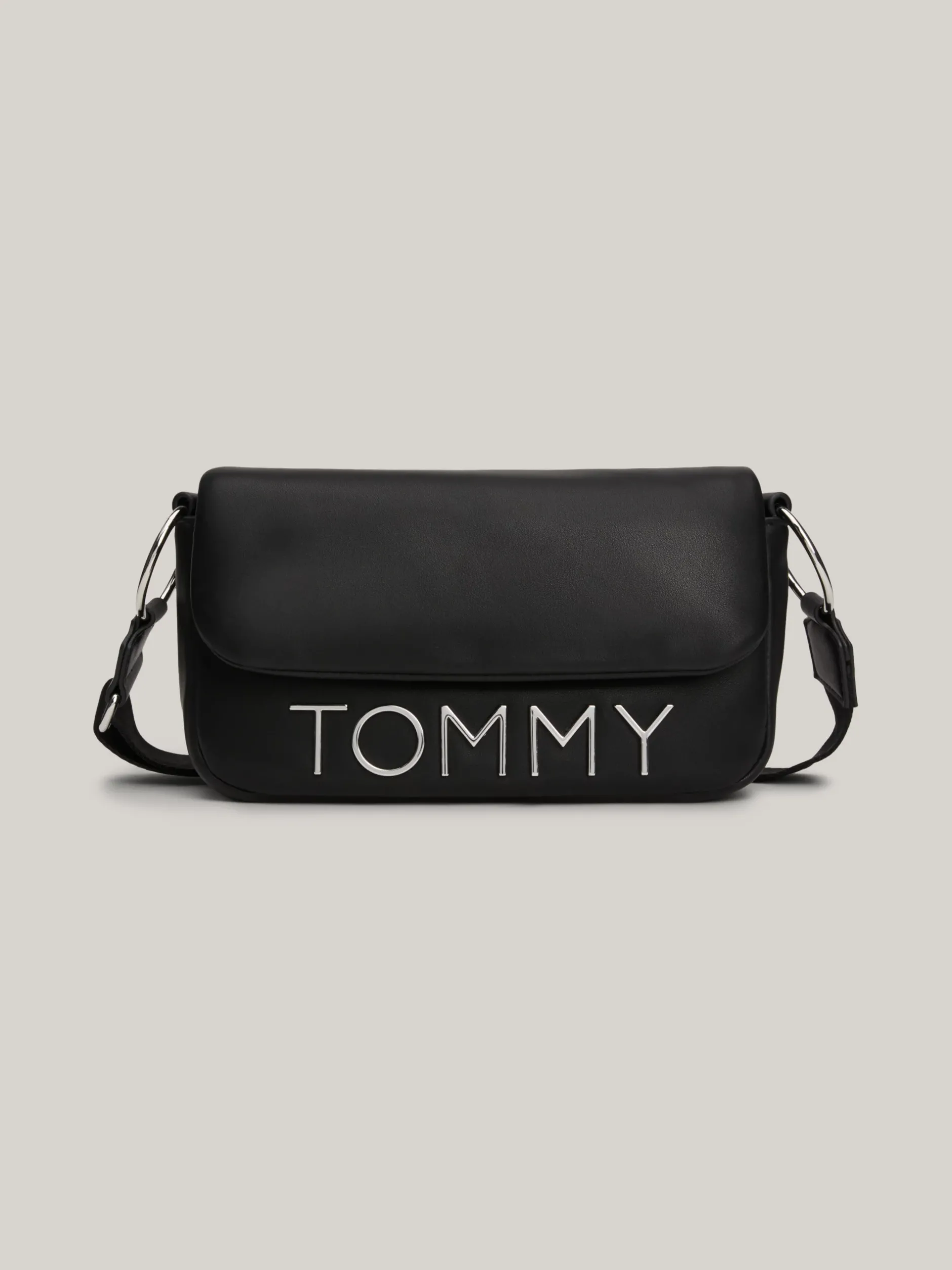 Torebki Na Pasku*Tommy Hilfiger Torebka Na Ramię Z Klapką I Metalowym Logo BLACK