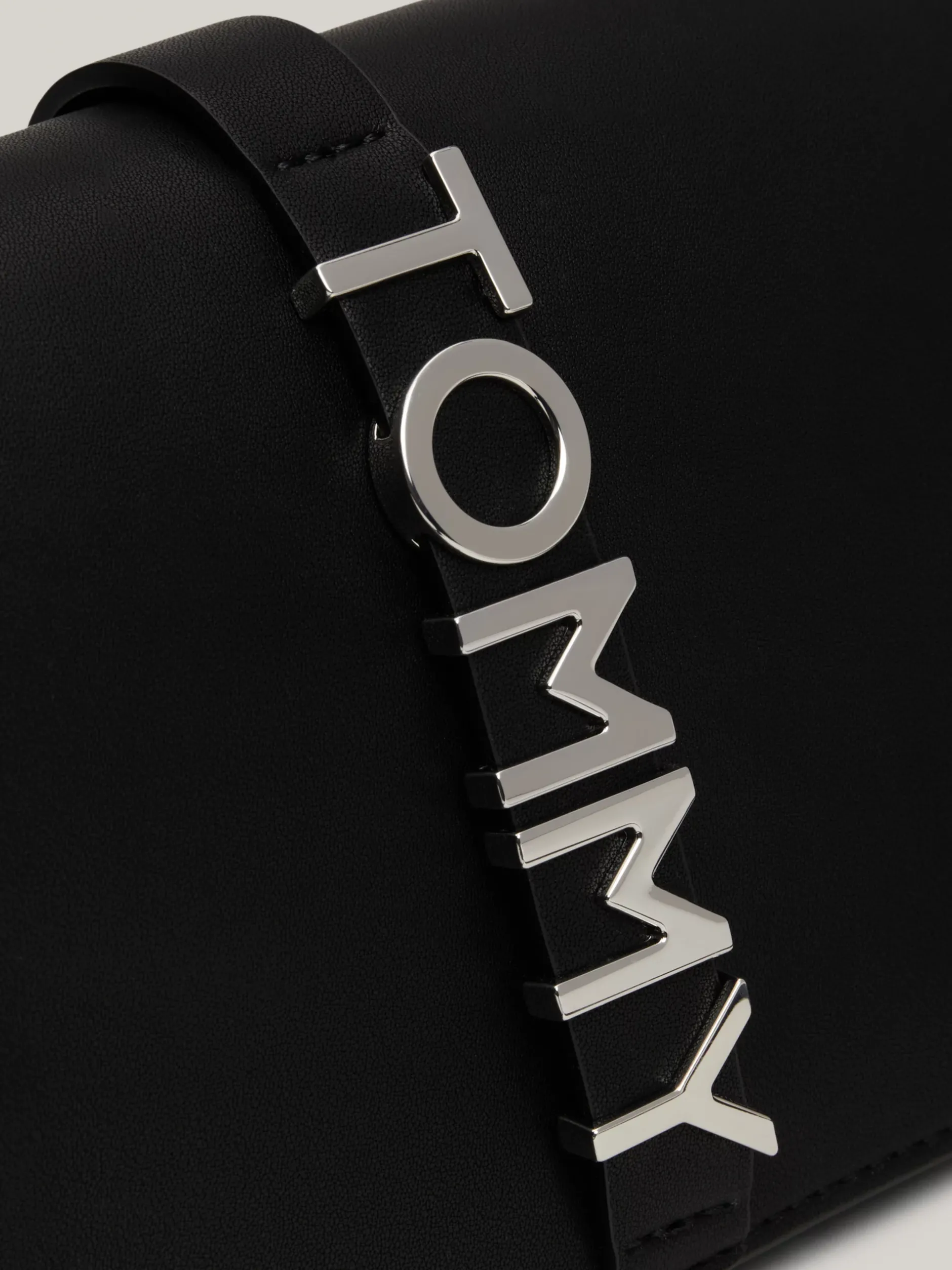 Torebki Na Pasku*Tommy Hilfiger Torebka Na Ramię Z Logo City Na Klapce BLACK
