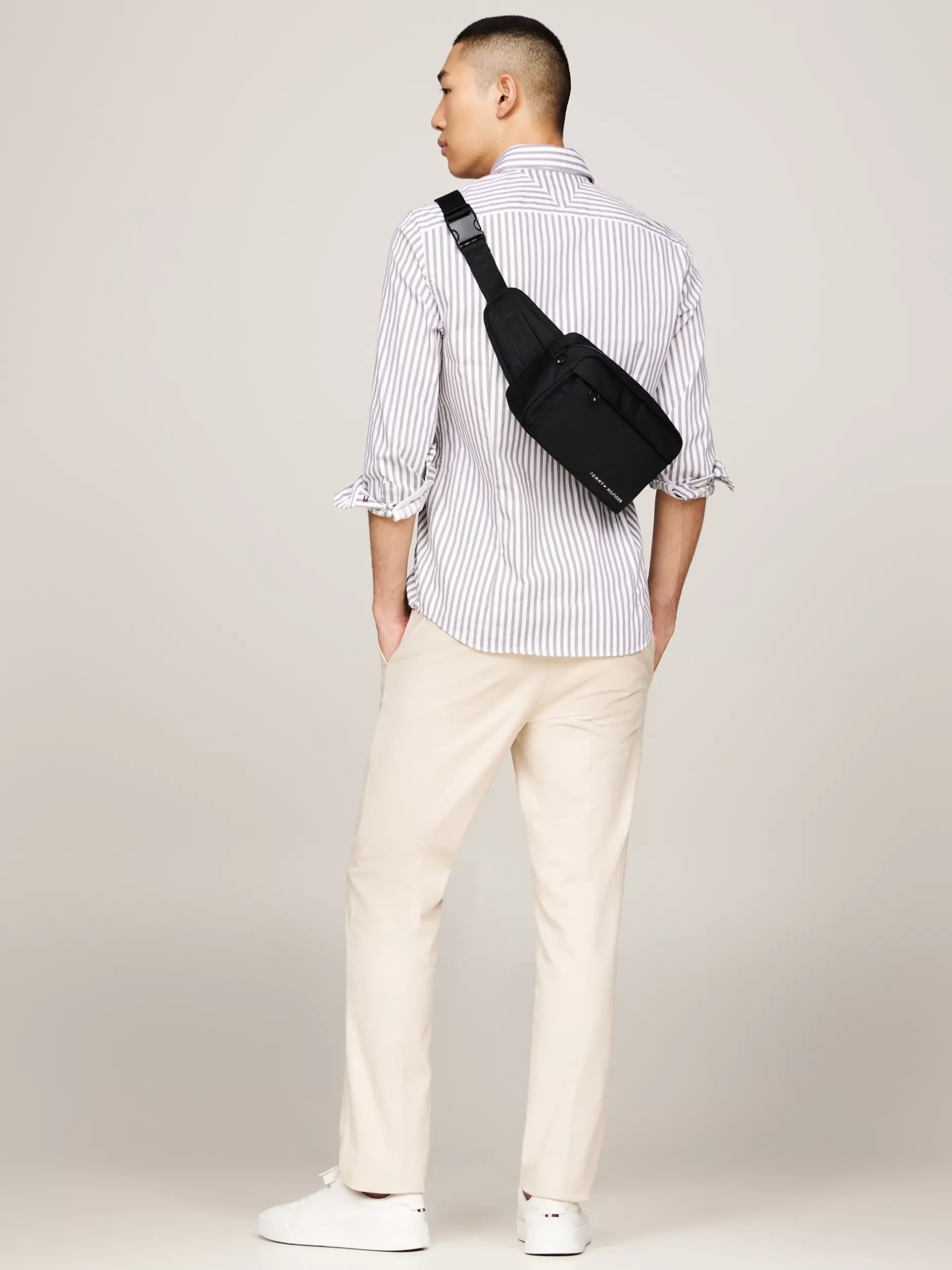 Torebki Na Pasku*Tommy Hilfiger Torebka Na Ramię Z Powtórzonym Logo Na Pasku BLACK