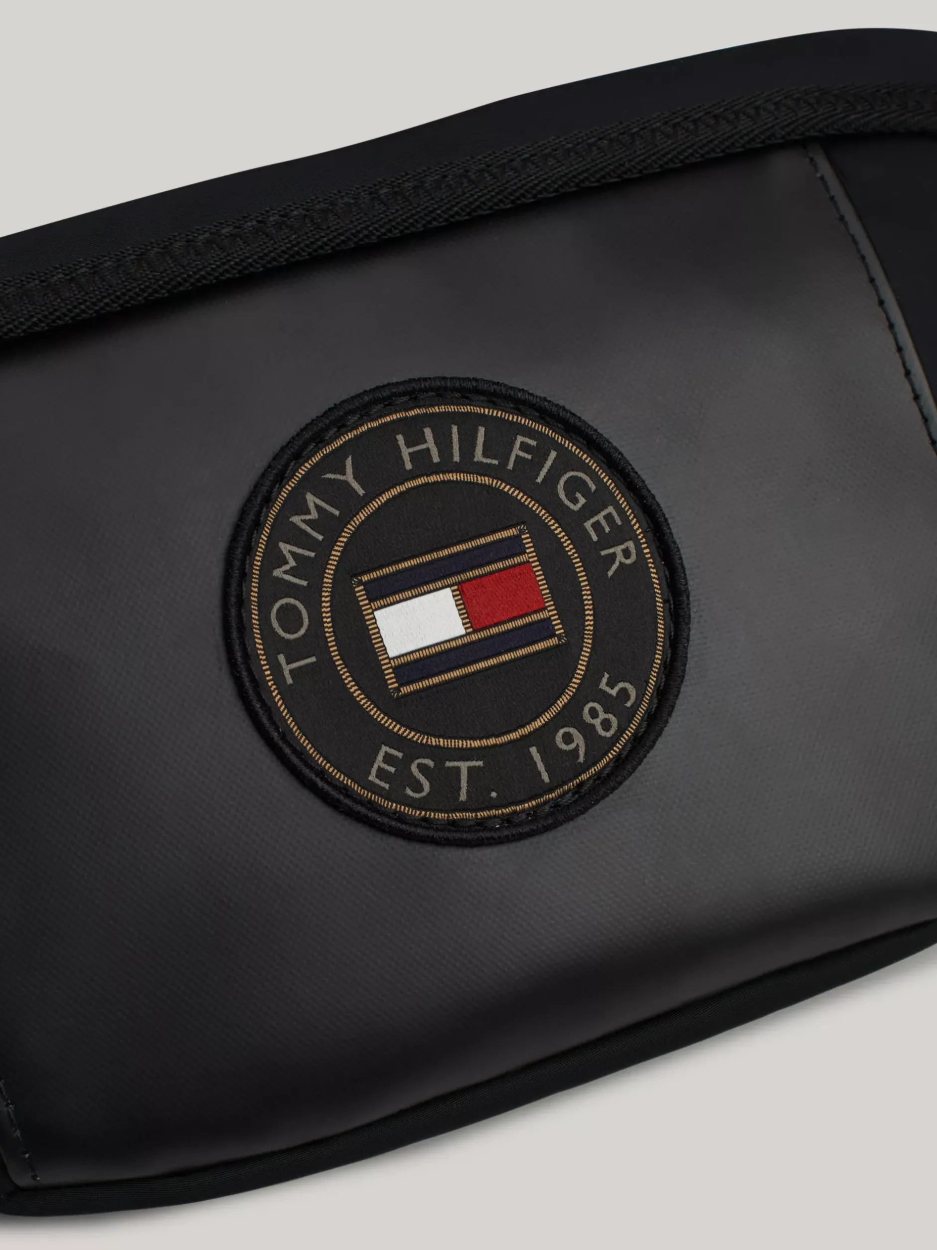 Torebki Na Pasku*Tommy Hilfiger Torebka Nerka O Mieszanej Fakturze BLACK