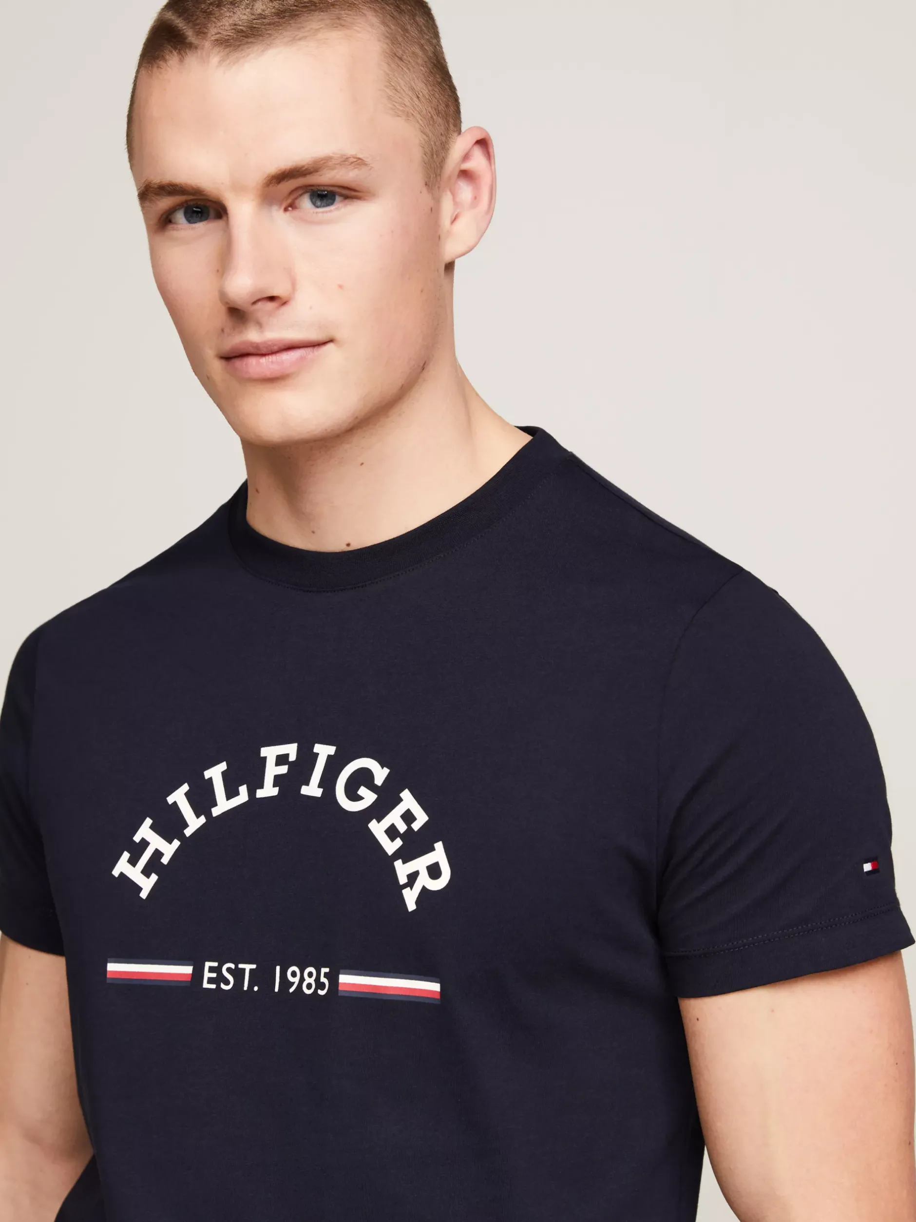 T-Shirty*Tommy Hilfiger T-shirt O Wąskim Kroju Z Logo DESERT SKY