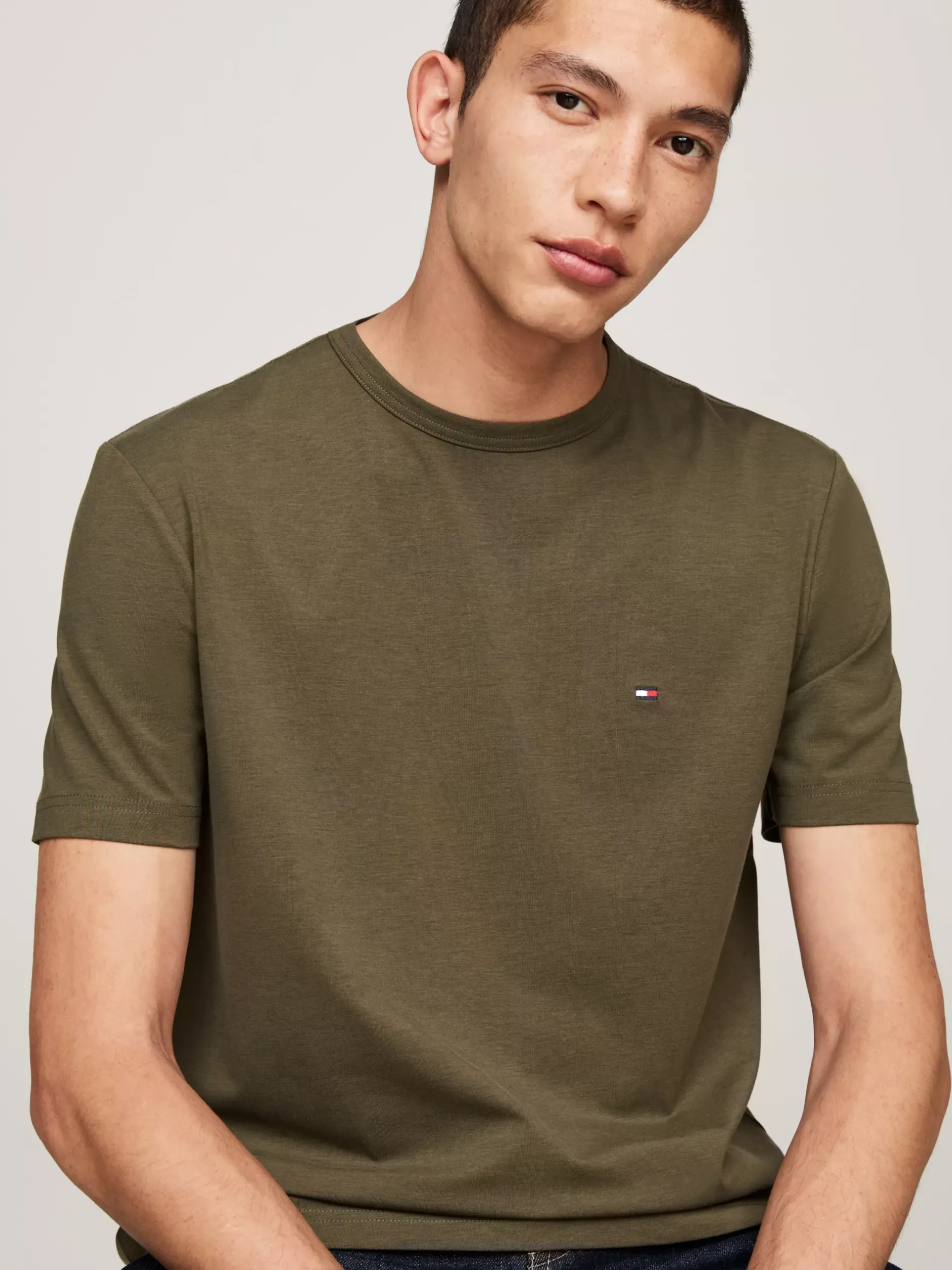 T-Shirty*Tommy Hilfiger T-shirt Pochłaniający Wilgoć ARMY GREEN
