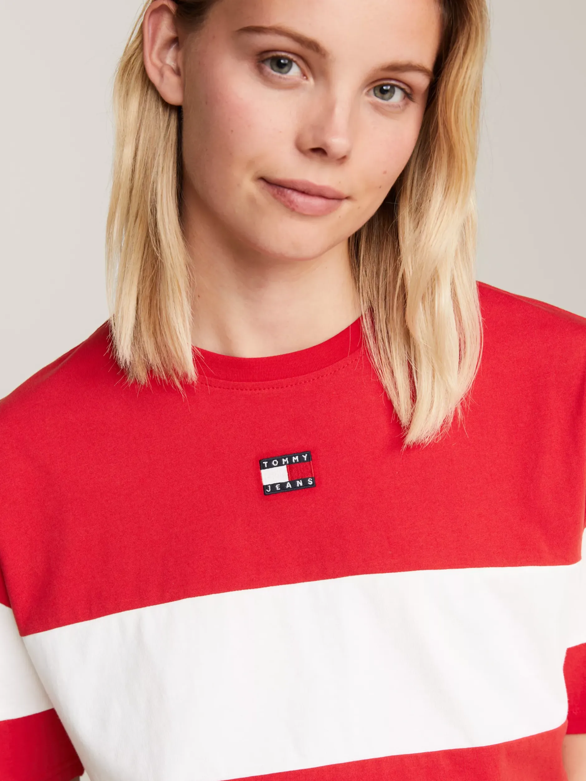 T-Shirty*Tommy Hilfiger T-shirt W Bloki Kolorów Z Naszywką DEEP CRIMSON / MULTI